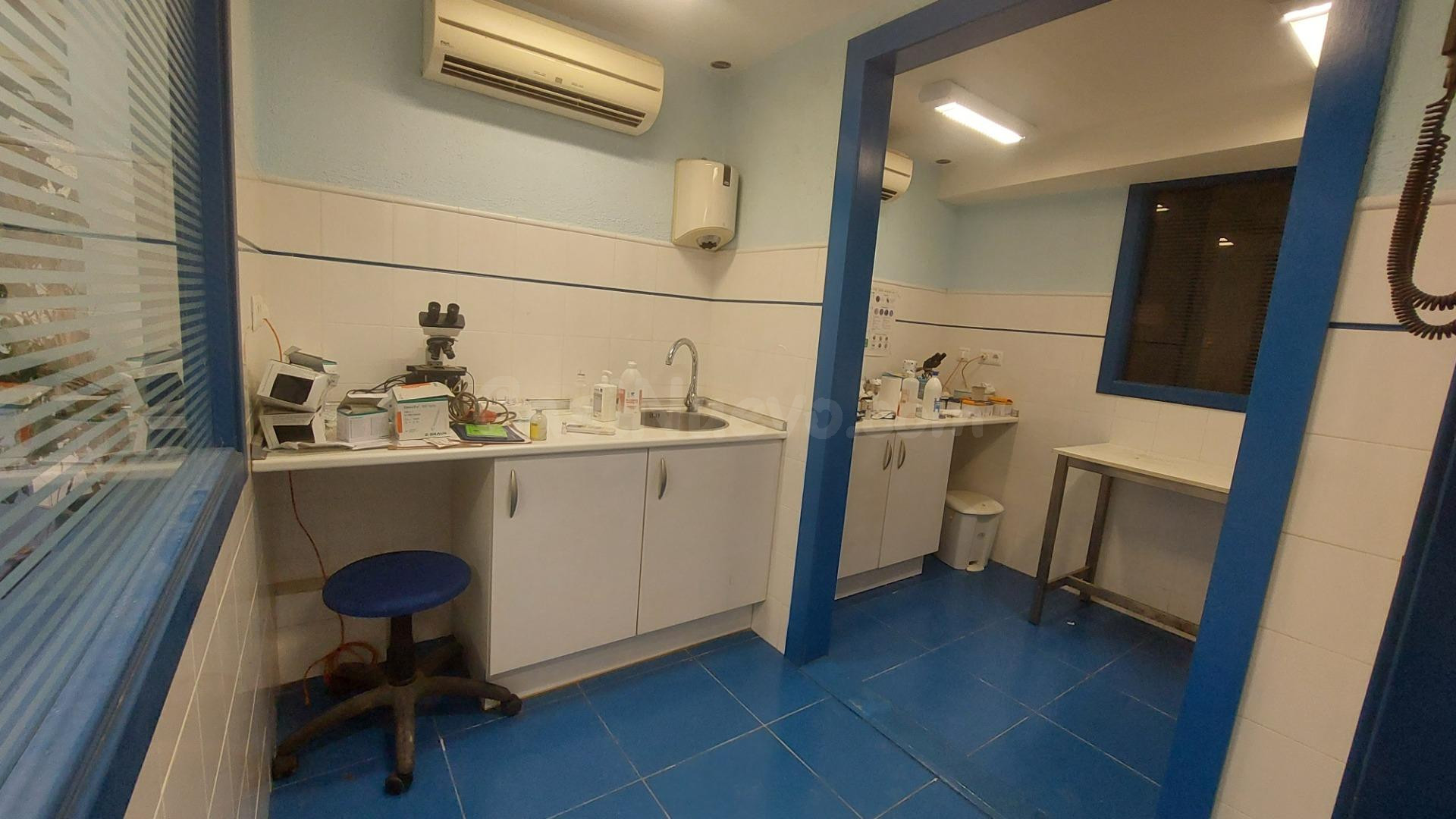 Centro veterinario en alquiler en pleno centro de L’Ametlla  - foto 3
