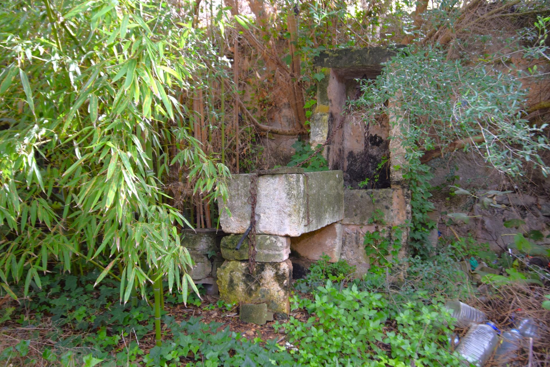 Casa de pueblo para reformar con amplio jardin en Muro