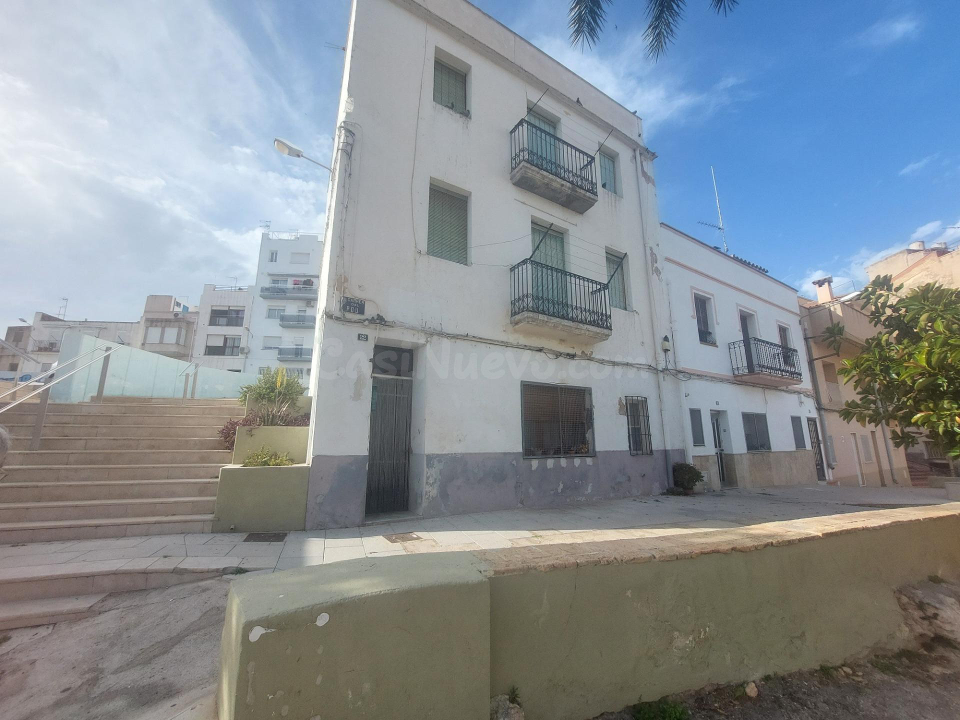 Edificio en el Centro de L'Ametlla de Mar: Oportunidad para Inversores