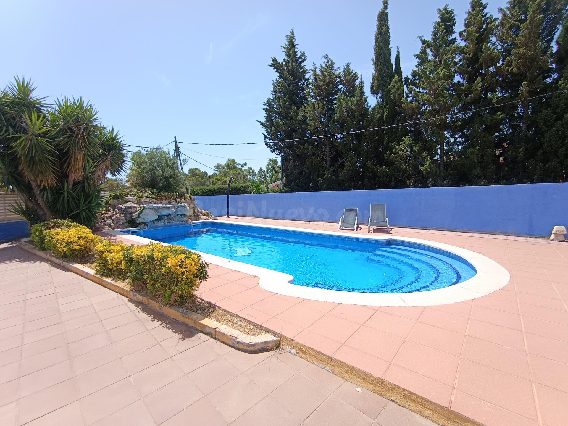 Casa con piscina y jardín cerca de las playas, ideal para in - foto 2