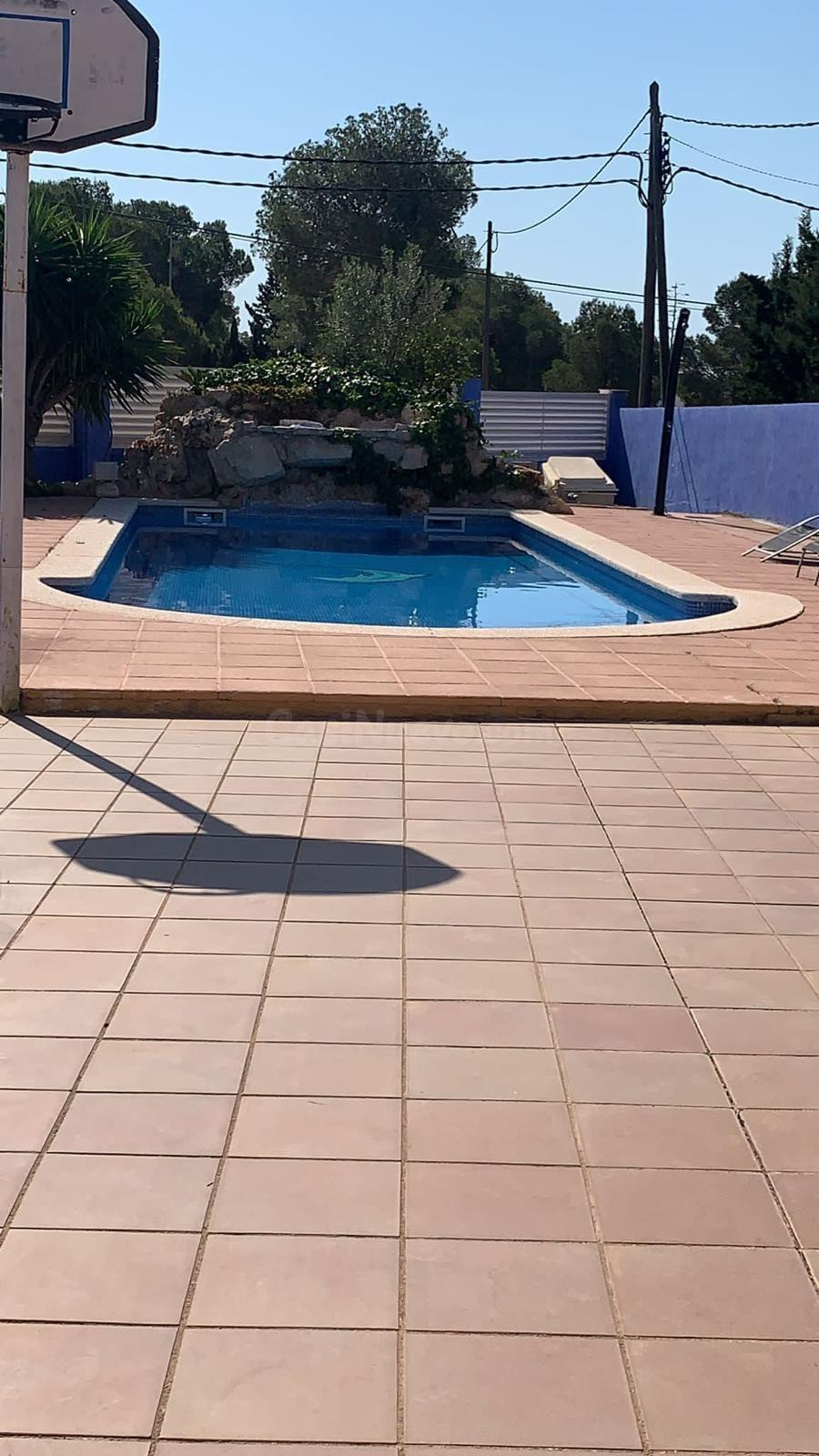 Casa con piscina y jardín cerca de las playas, ideal para in - foto 4