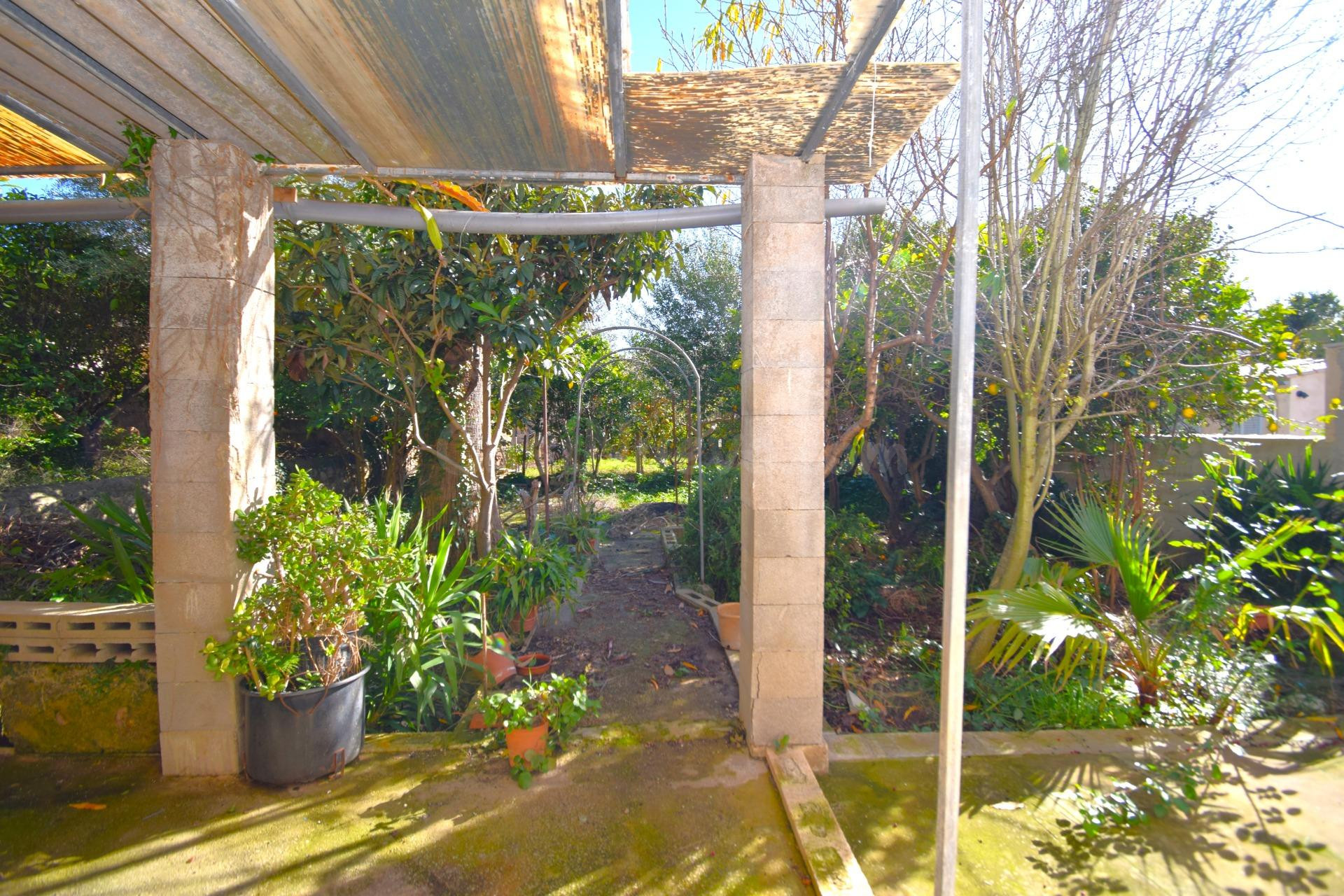 Casa con amplio jardin en Campanet