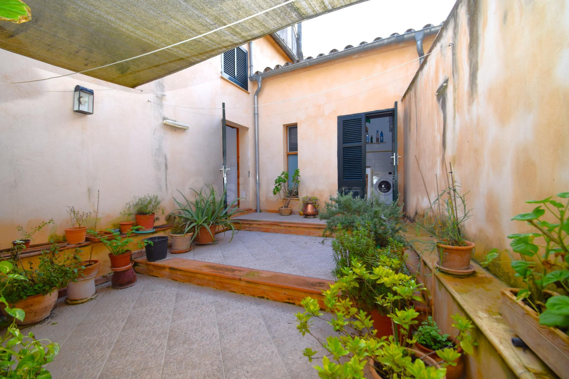 Casa de pueblo con patio en pleno centro de Pollença