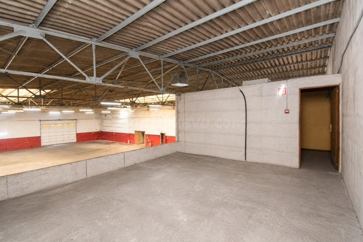 Nave en Muro