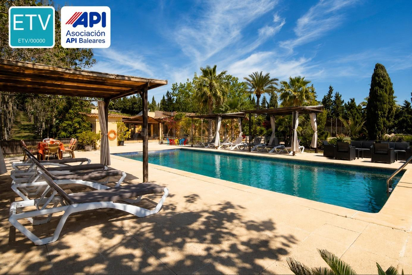Finca rústica con vivienda con piscina y licencia vacacional en Llubi