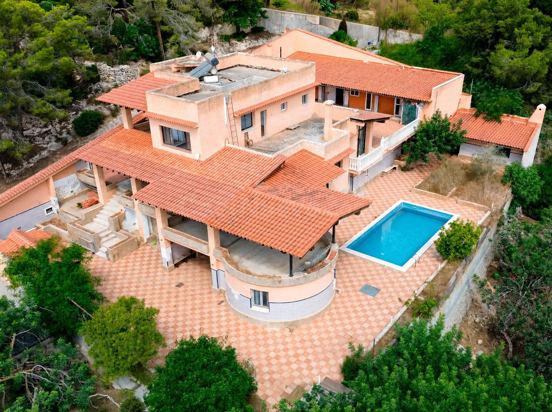 VILLA CON PISCINA A LA VENTA EN IBIZA A 10 MINUTOS DEL PUERT