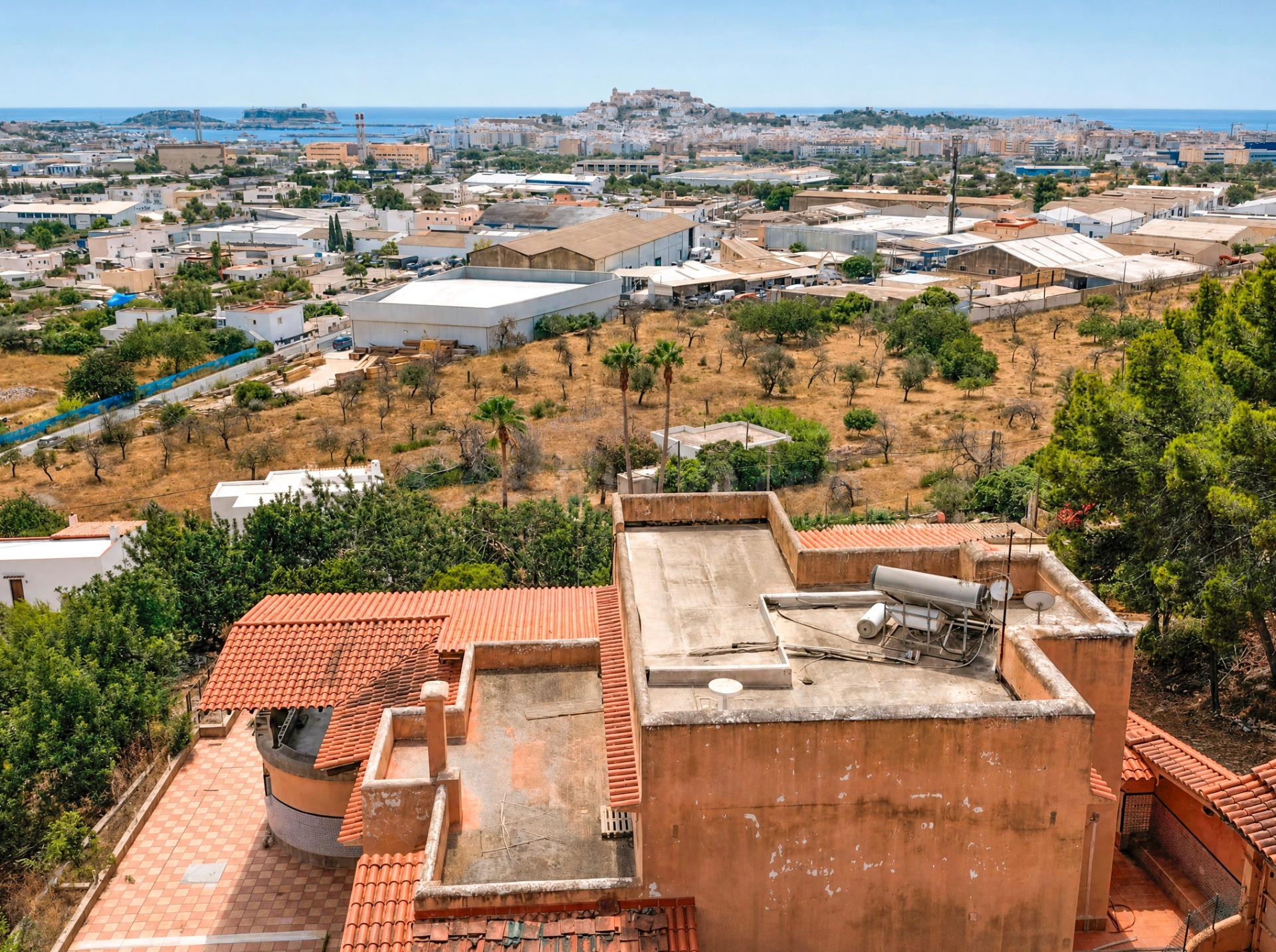 VILLA CON PISCINA A LA VENTA EN IBIZA A 10 MINUTOS DEL PUERT - foto 3