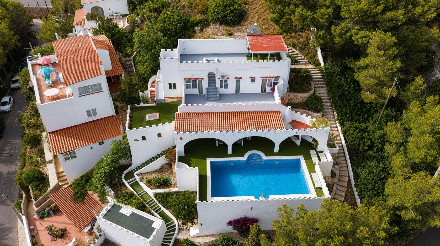 VILLA DE LUJO EN IBIZA A LA VENTA CON VISTAS AL MAR