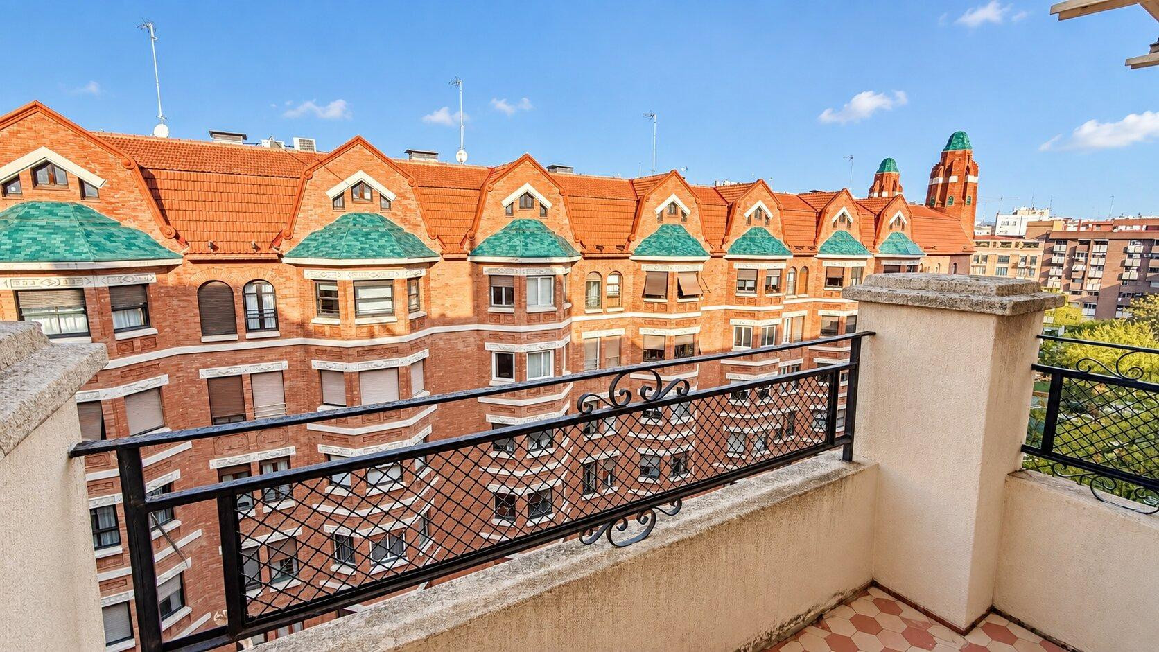 VIVIENDA AMPLIA Y LUMINOSA EN PLAZA DE ESPAÑA