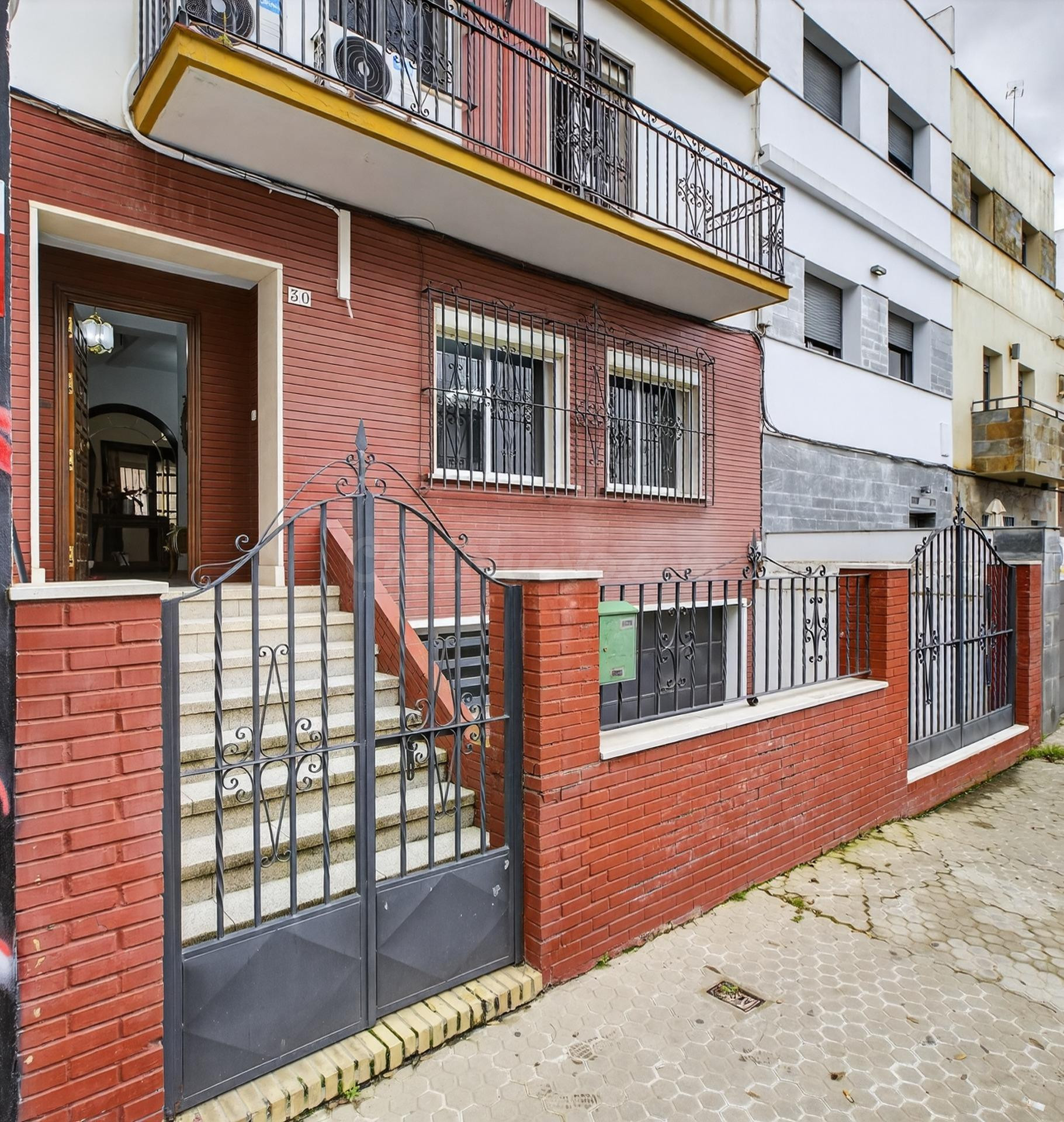 Amplia Casa en Venta en Luis Montoto - Santa Justa, Sevilla - foto 2