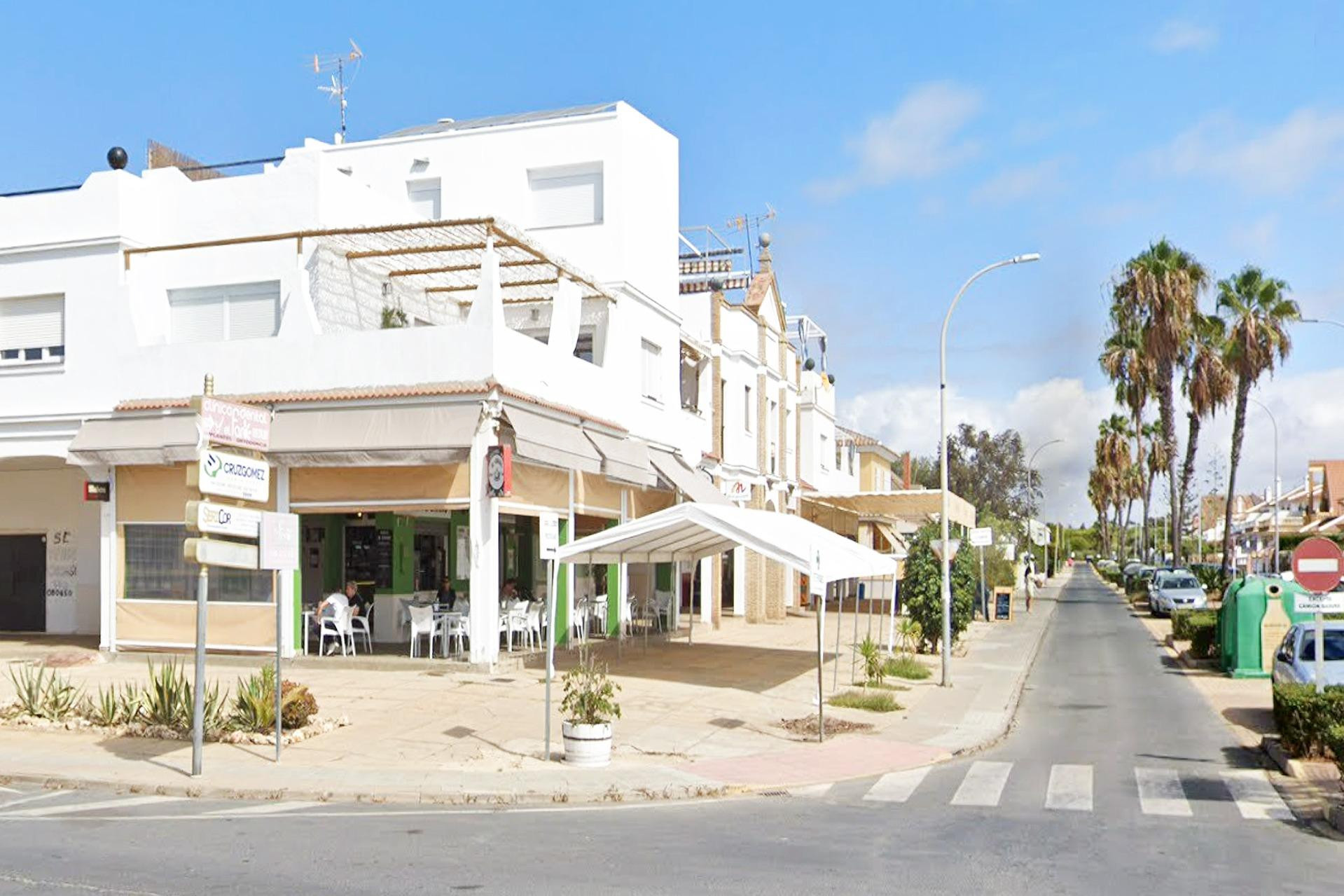 Local comercial de esquina, junto al puerto deportivo de Maz - foto 4