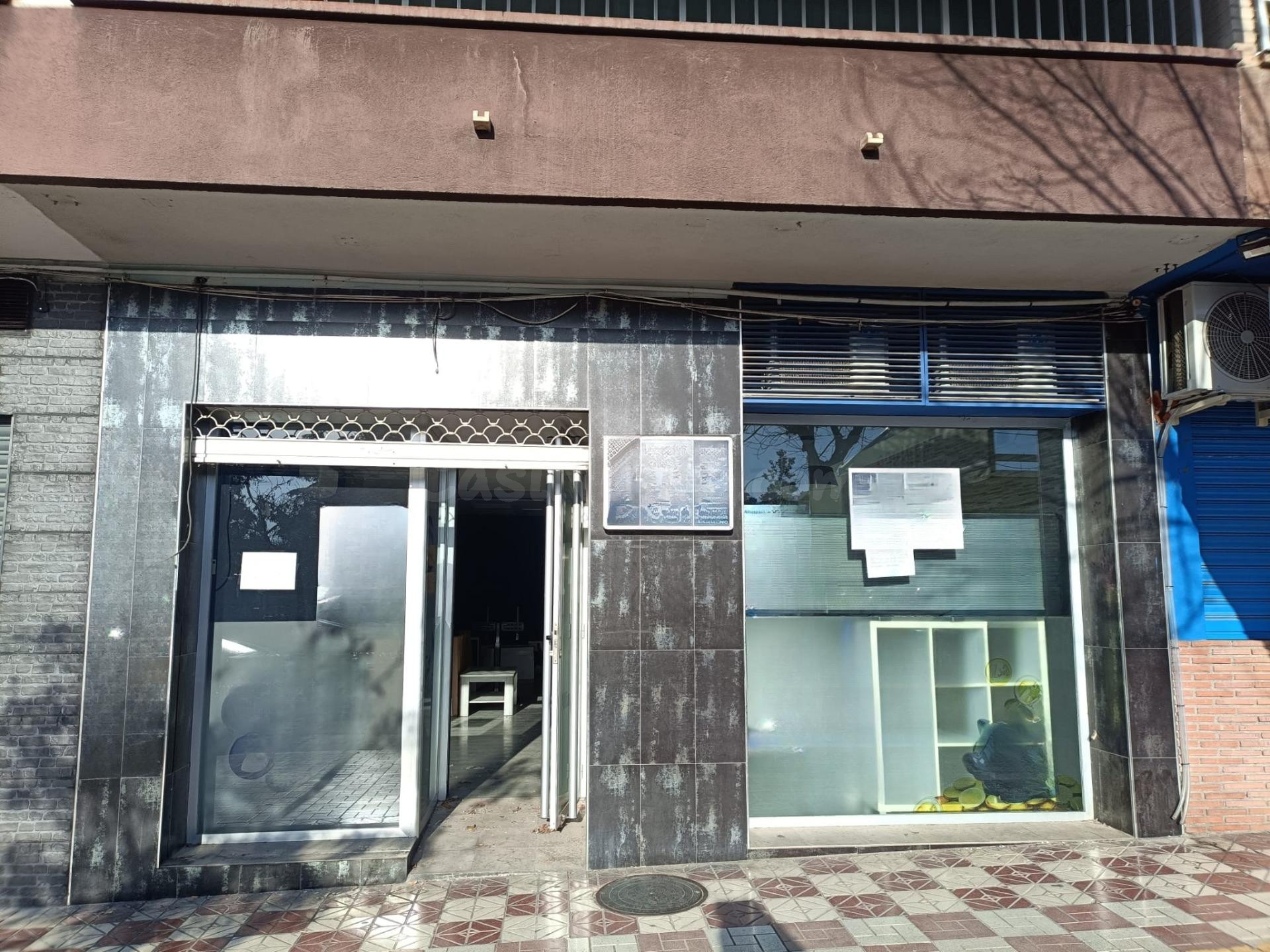 ¡Oportunidad Única! Local Comercial en la mejor zona de Albolote - Ideal para Tu Negocio