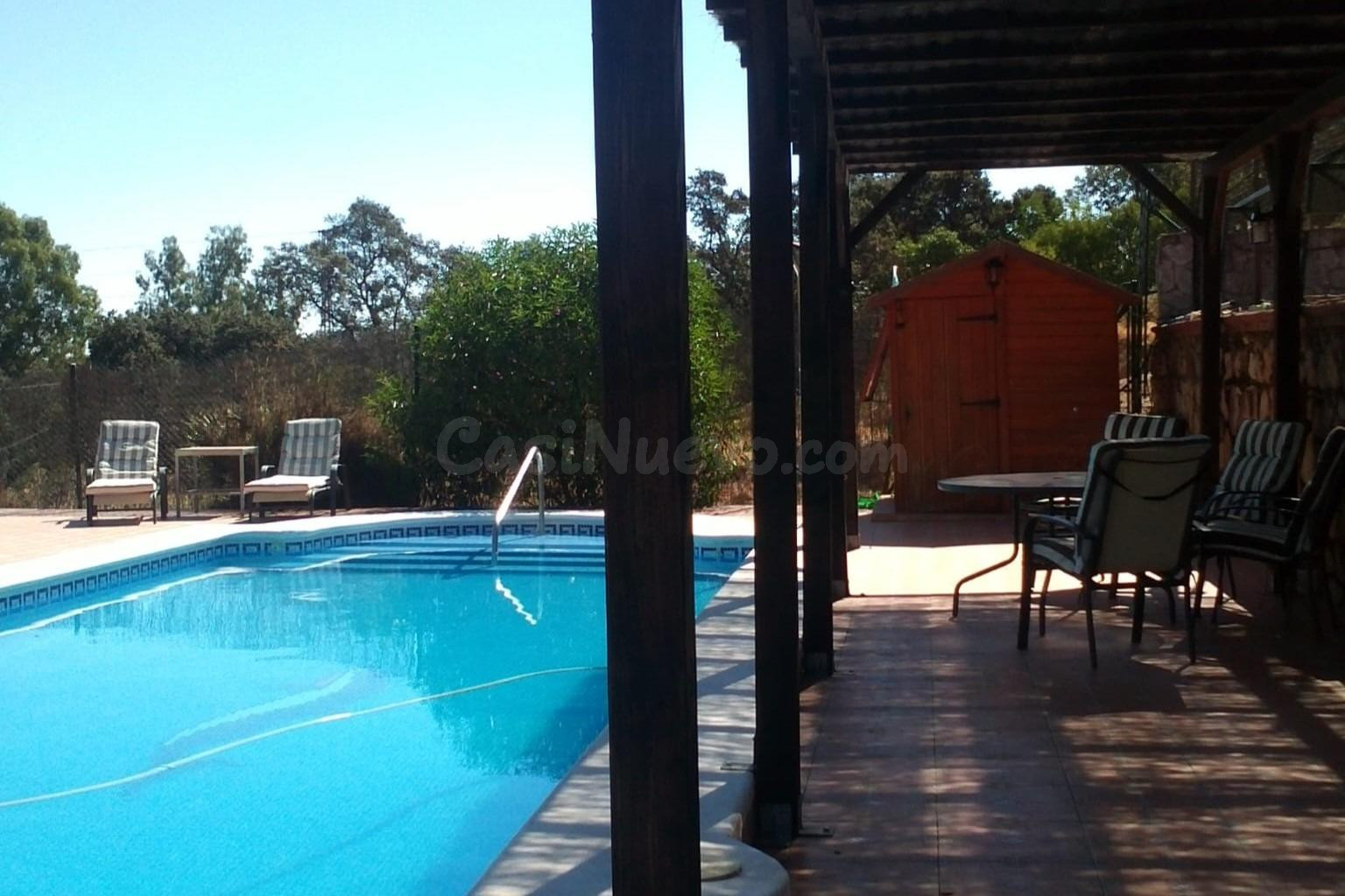 En venta chalet en La Urbanización  Entremontes, con piscina  y pista deportiva