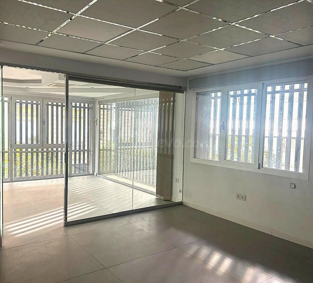 Oficina de lujo en alquiler en Plaza del Campillo – Granada centro