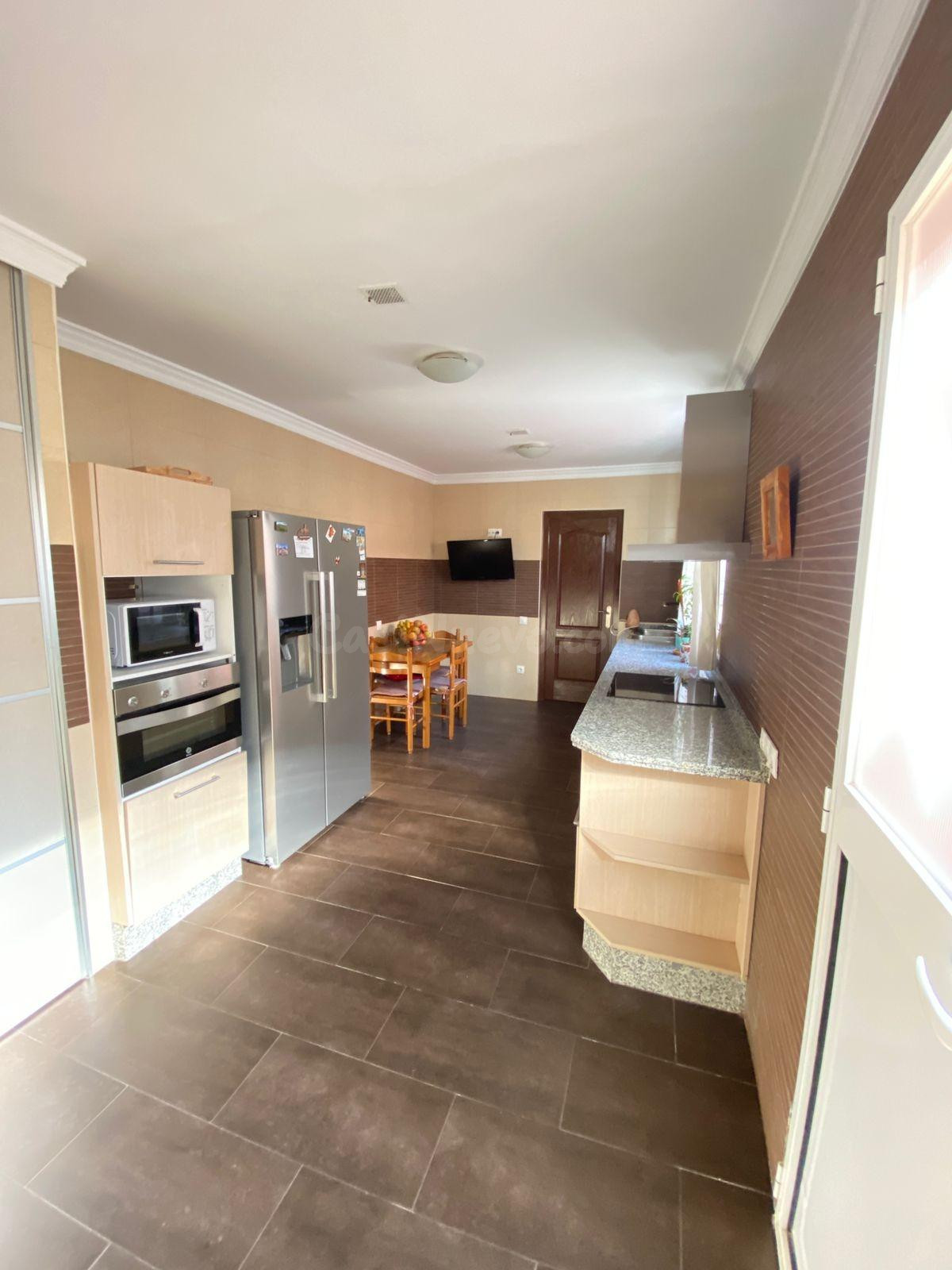 Encantadora casa familiar en Olvera con 220 m2 y reciente re