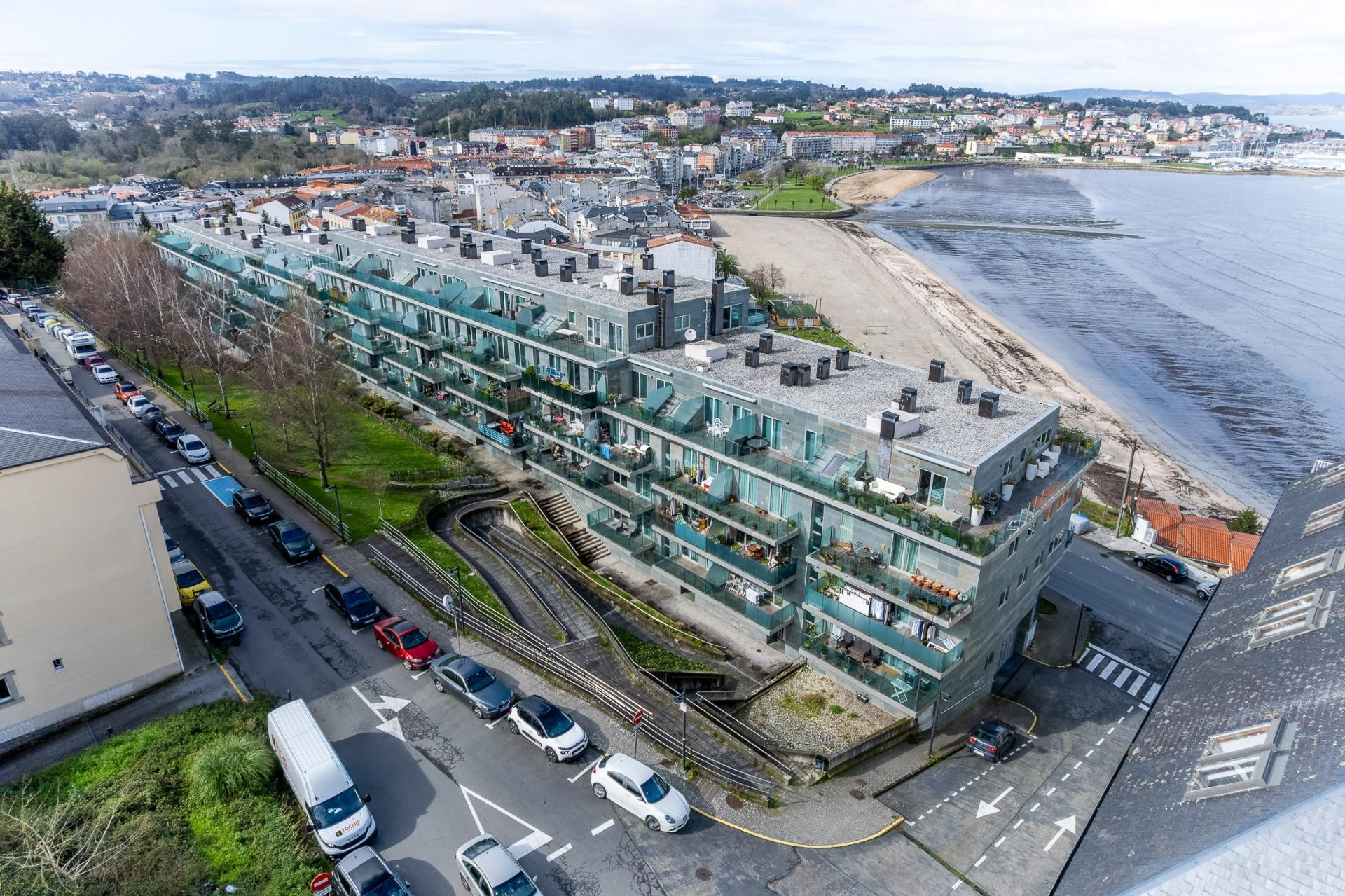 Espectacular vivienda exterior de 89m2 con dos terrazas y vistas al mar en la mejor urbanización de Sada