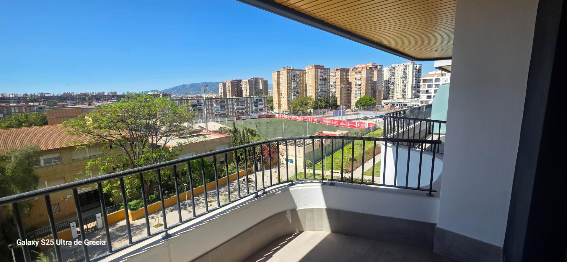 PISO A ESTRENAR EN MÁLAGA: Tu oasis urbano con piscina en la azotea, garaje y trastero