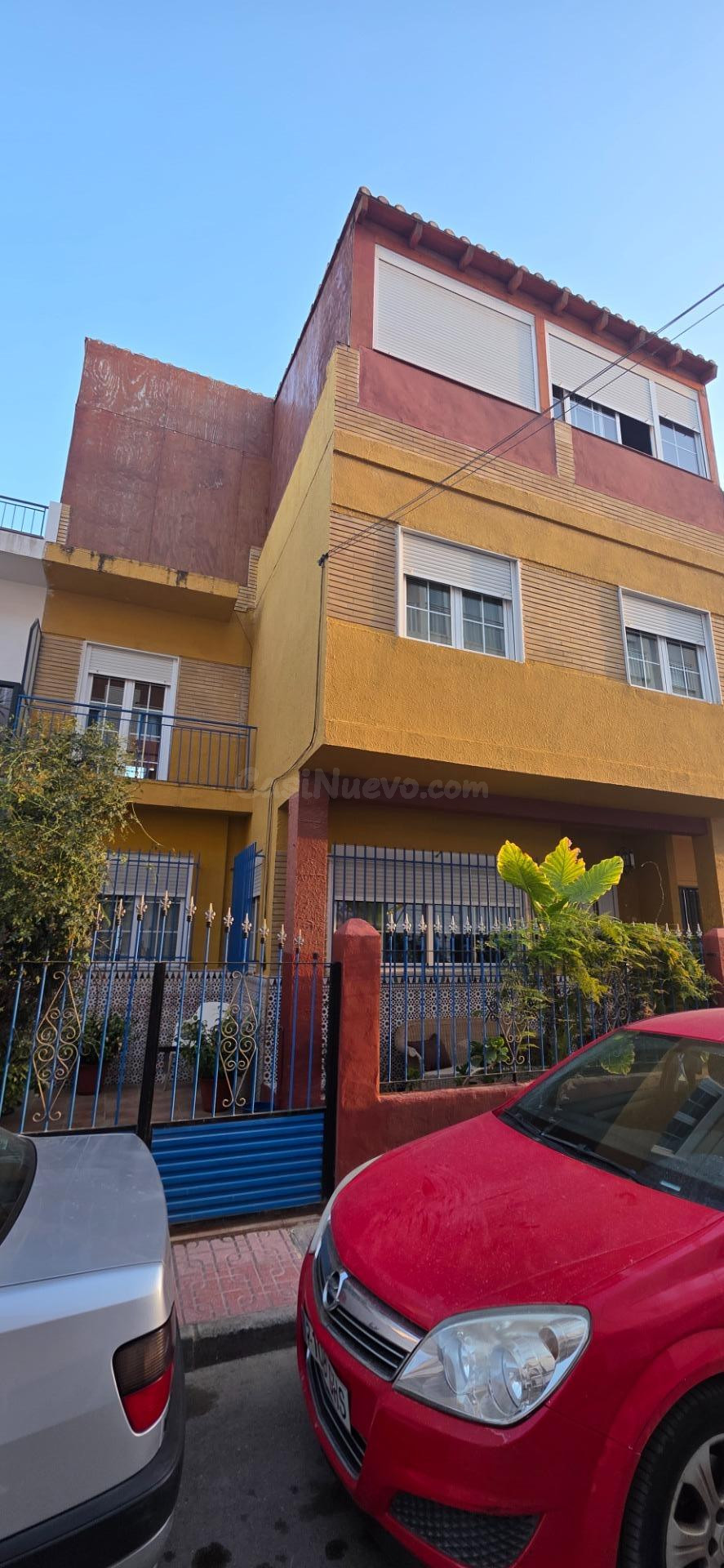 Espectacular adosado de 3 plantas en el centro de Albox