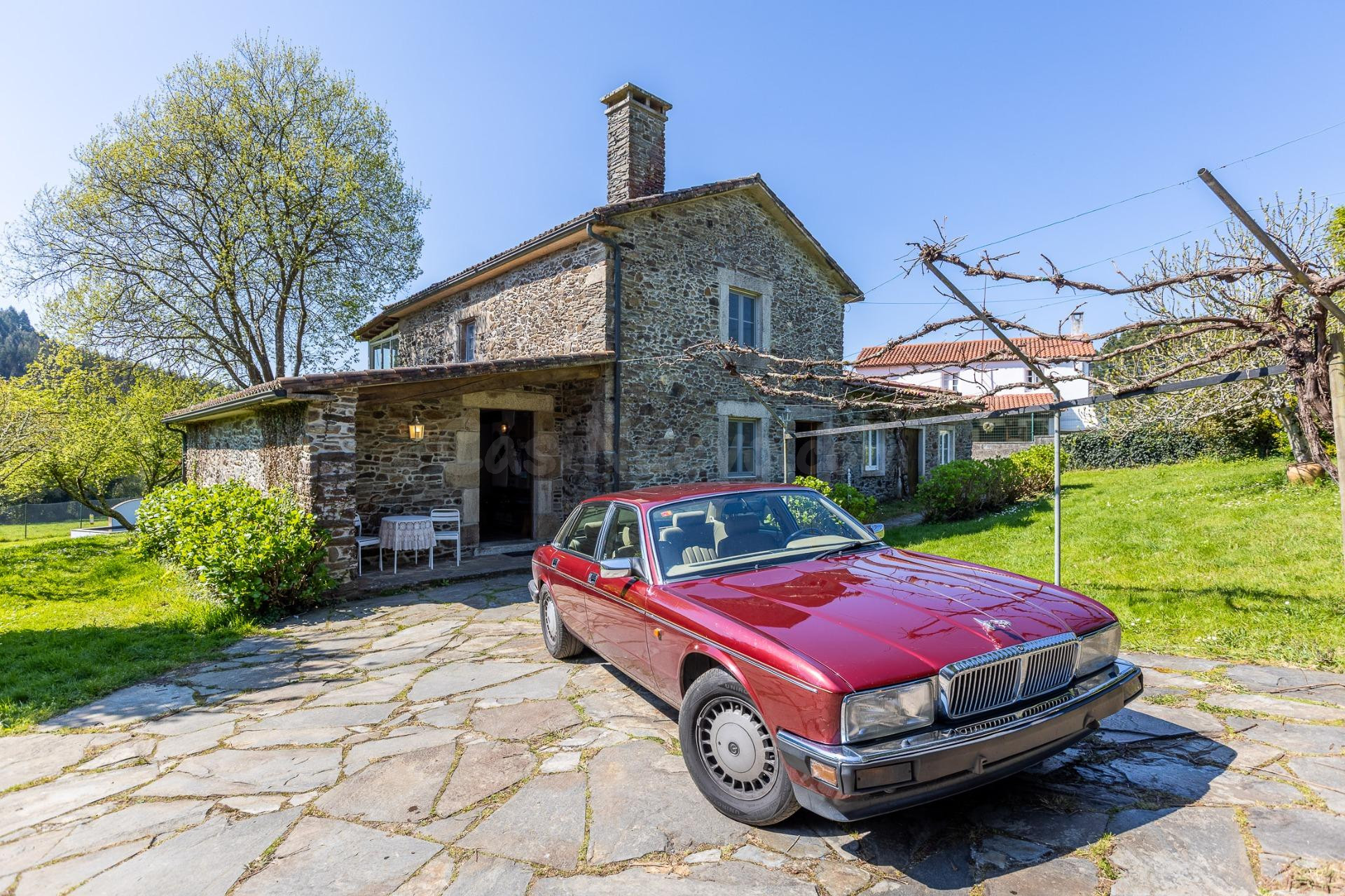 CASA DE PIEDRA SEÑORIAL CON FINCA, PISCINA Y NEGOCIO TURÍSTICO EN OZA-CESURAS