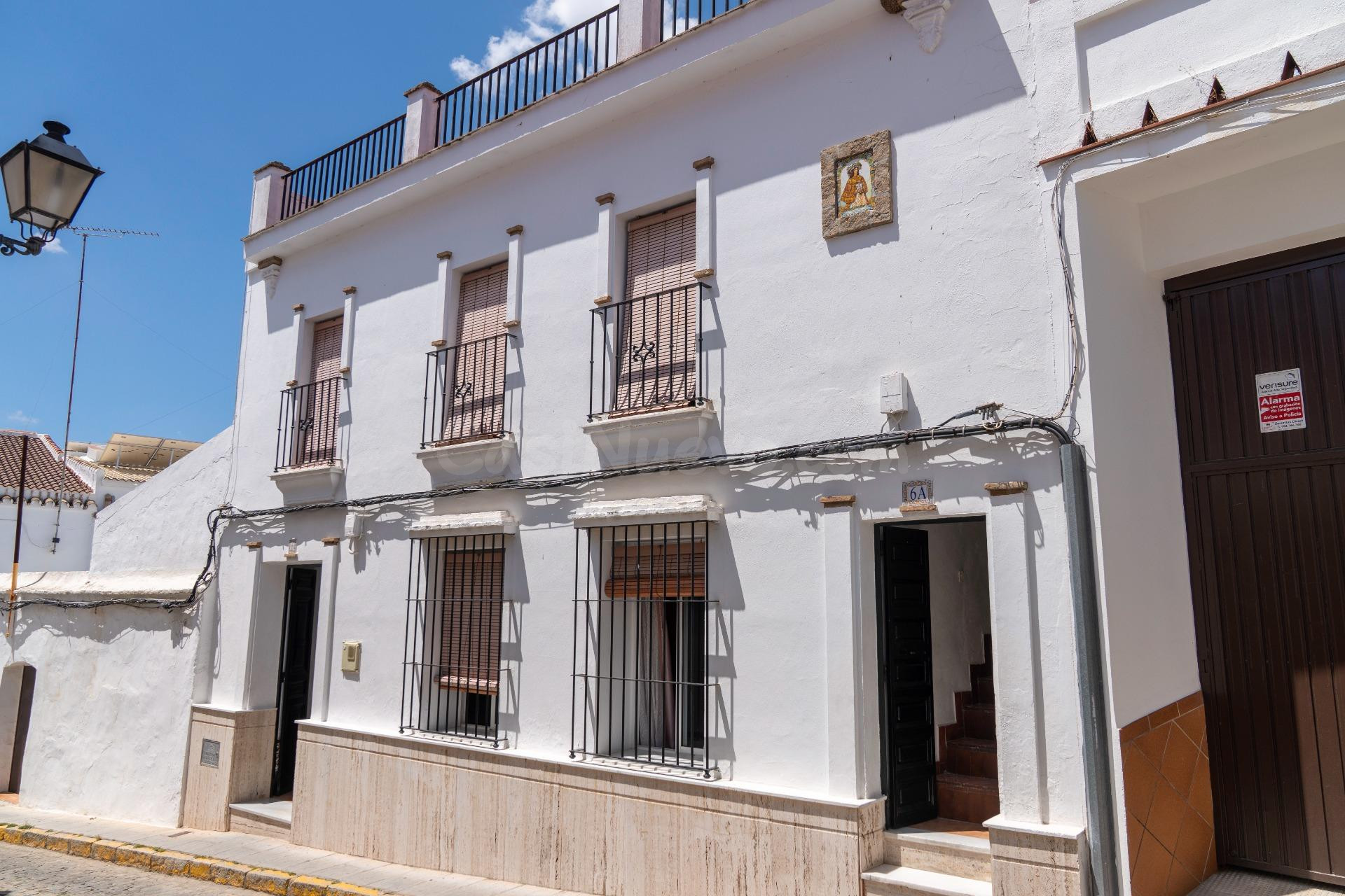 DOBLE OPORTUNIDAD EN EL CORAZÓN DE ALMONTE: Casa Baja + Piso - foto 2