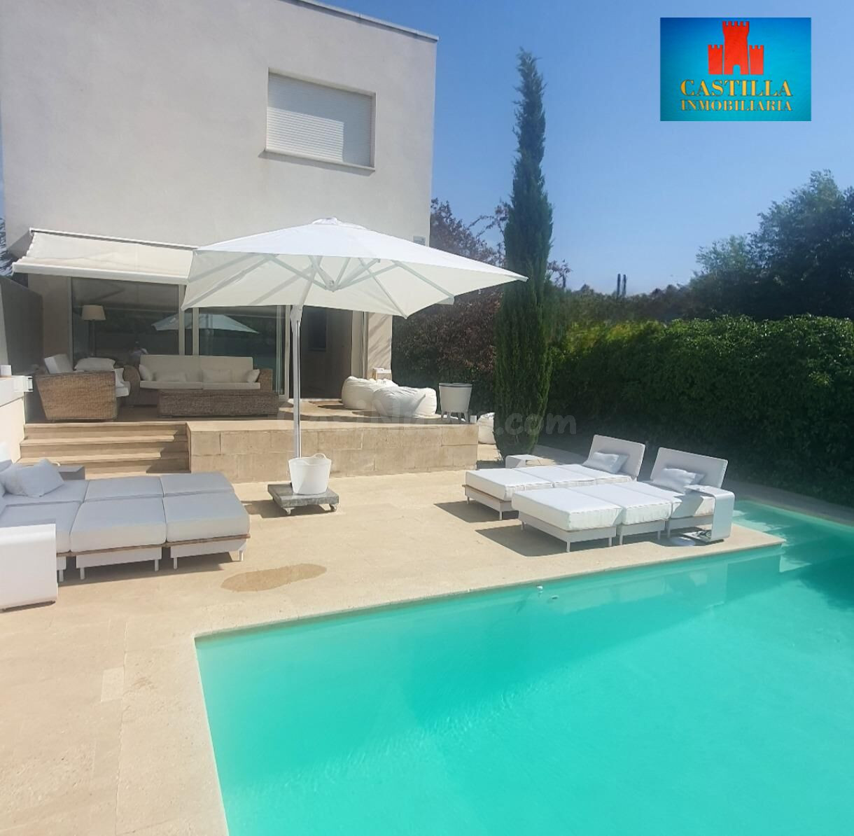 ÚNICO y ESPECTACULAR CHALET con PISCINA y posibilidad de CÁMARA HIPERBÁRICA.
