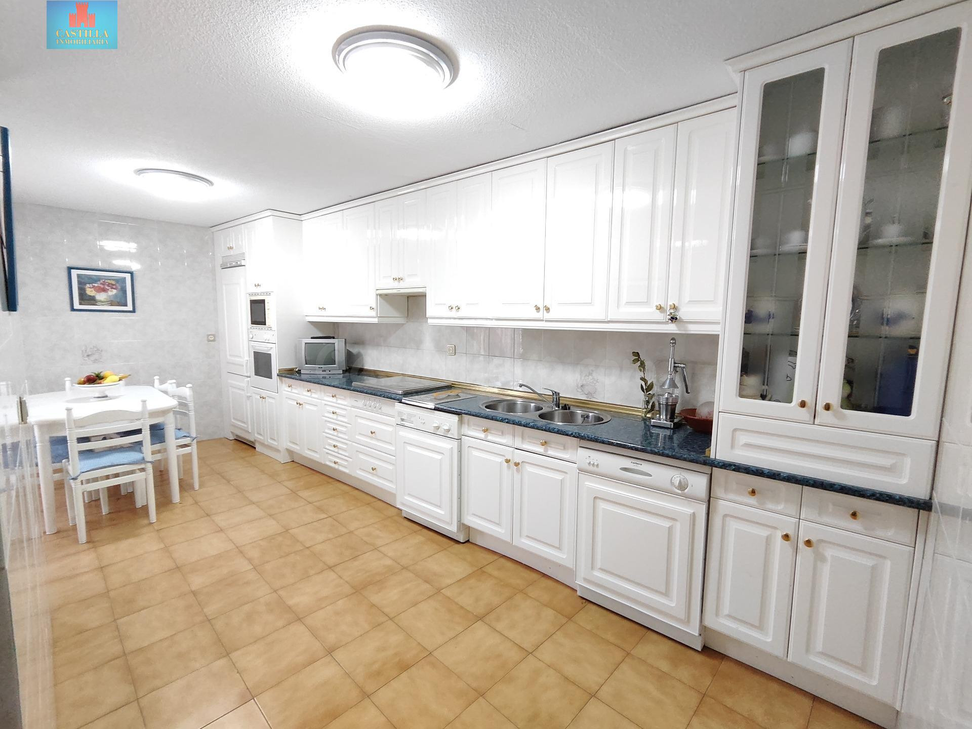 OPORTUNIDAD ESPECTACULAR CASA DE 424M2 ZONA CENTRO
