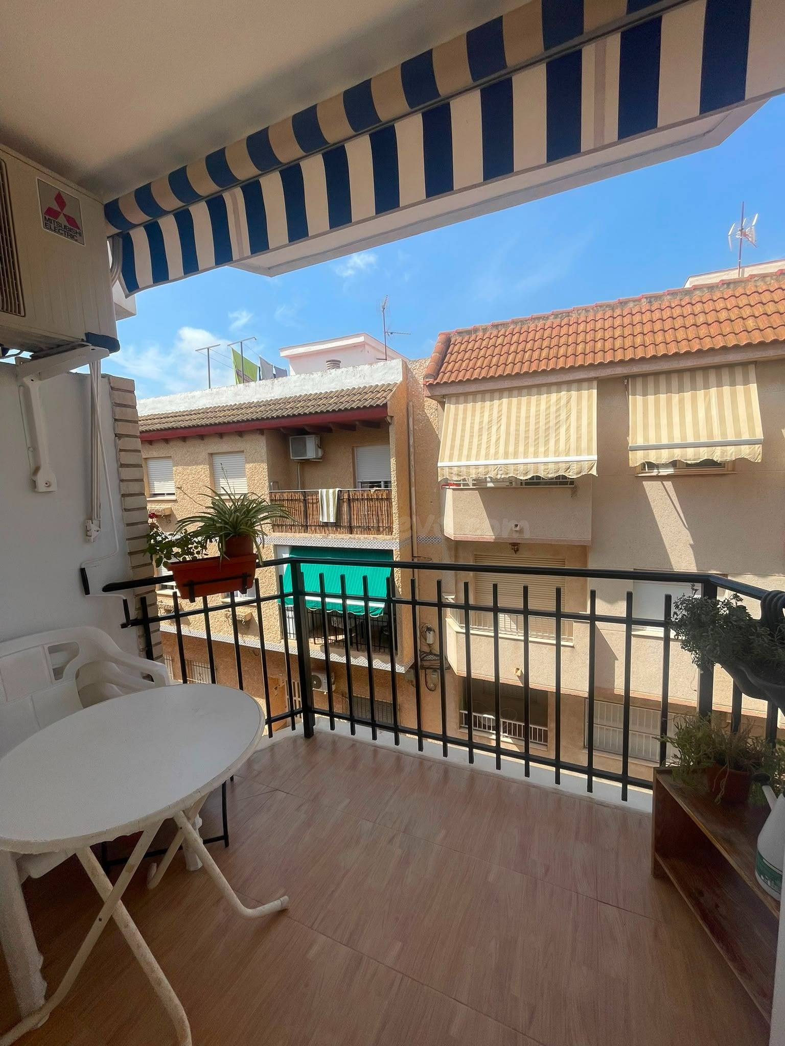 Apartamento con terraza cerca de la playa y la AGA en Santiago de la Ribera