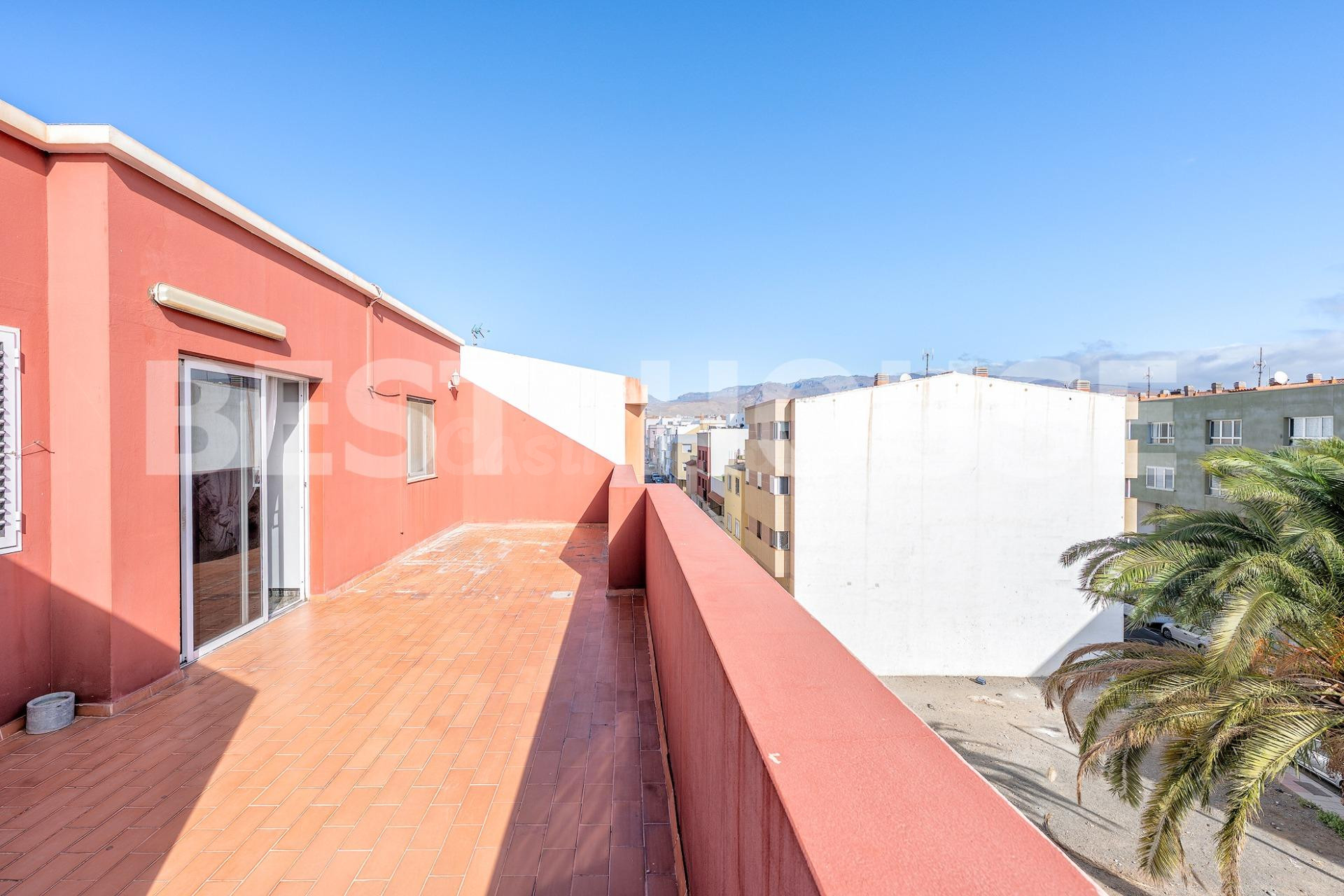 ÁTICO CON UNA TERRAZA ESPECTACULAR