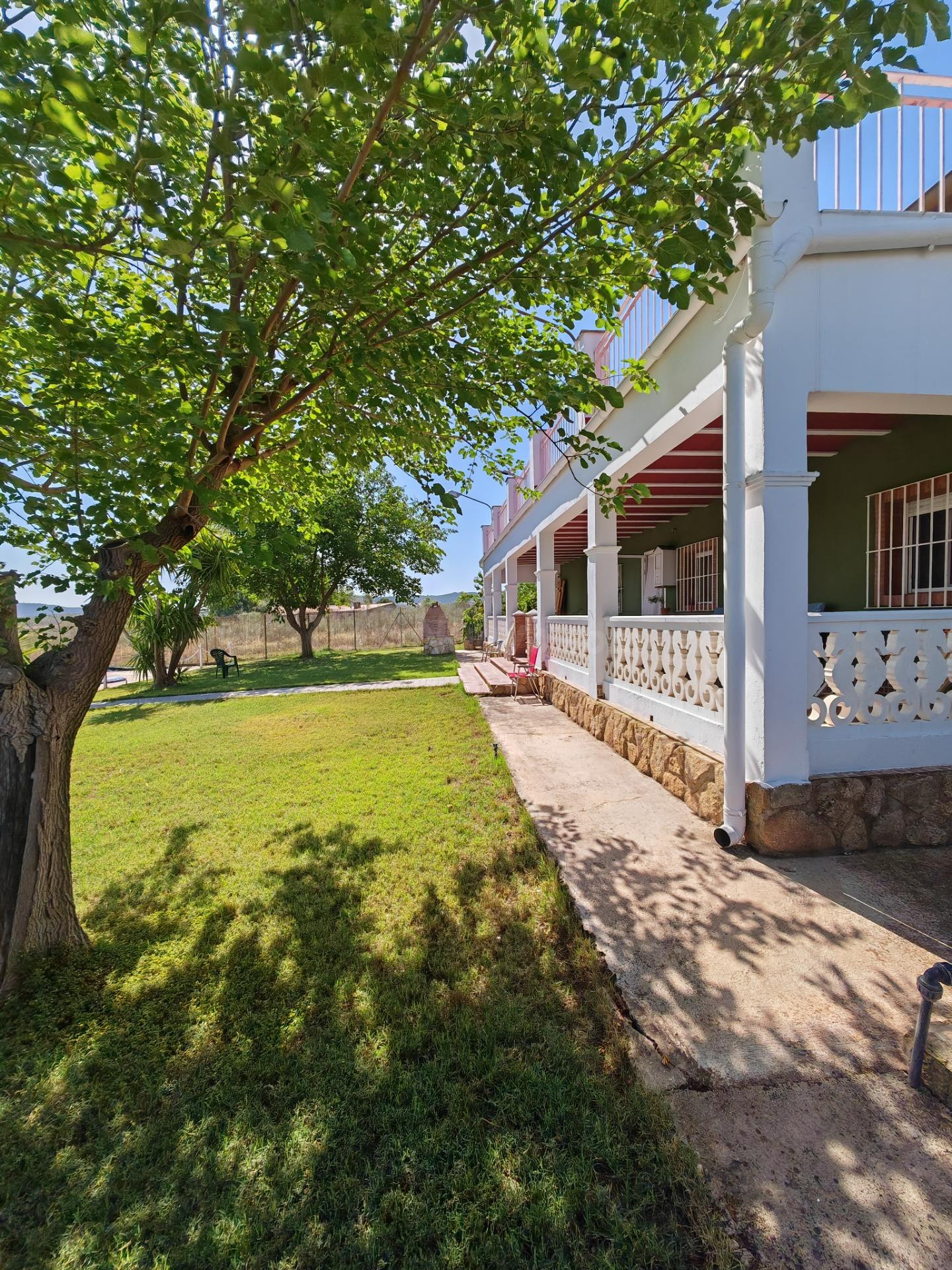 TU PROPIO OASIS PRIVADO CON PISCINA Y UN CHALET ESPECTACULAR