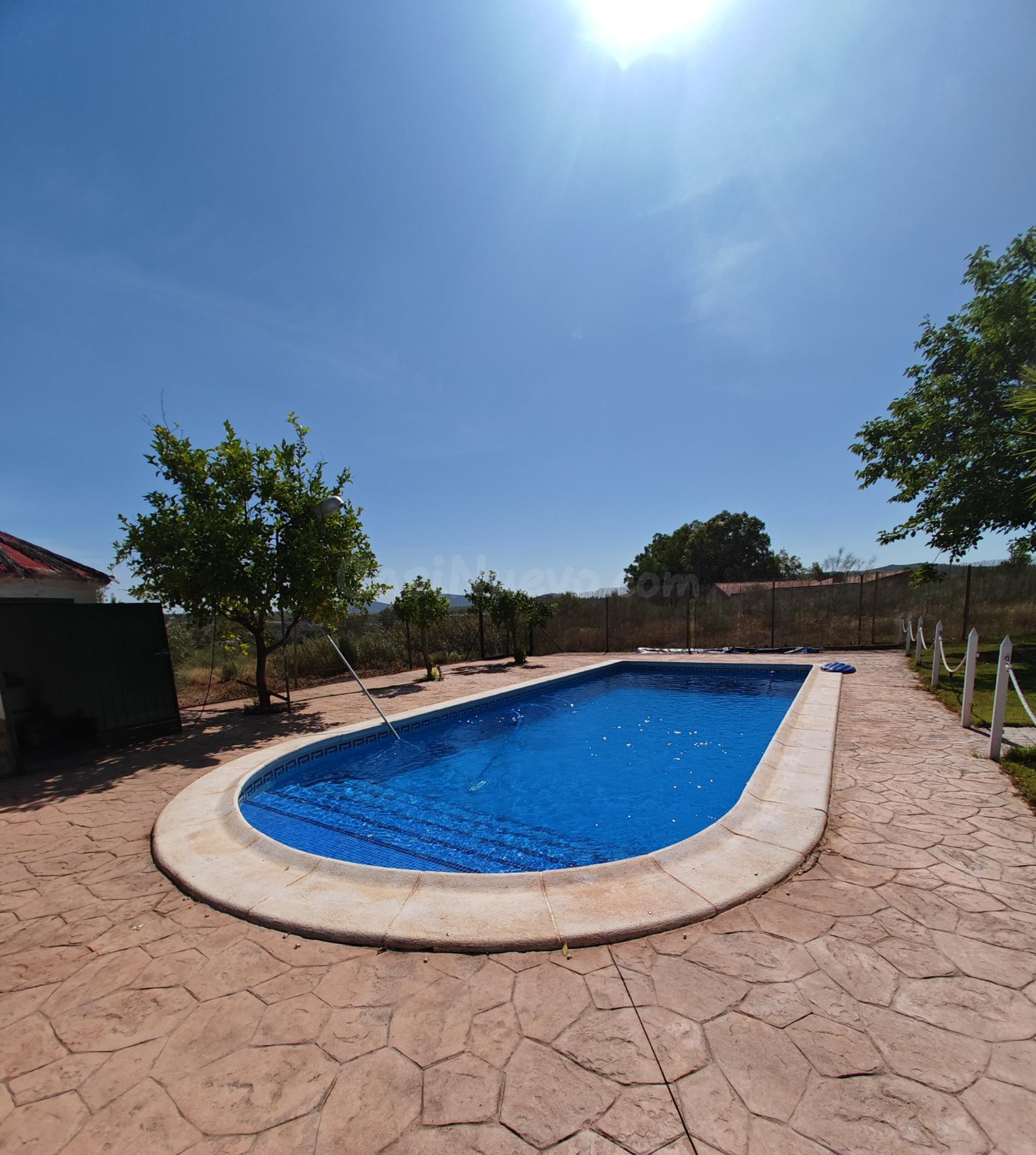 TU PROPIO OASIS PRIVADO CON PISCINA Y UN CHALET ESPECTACULAR - foto 2