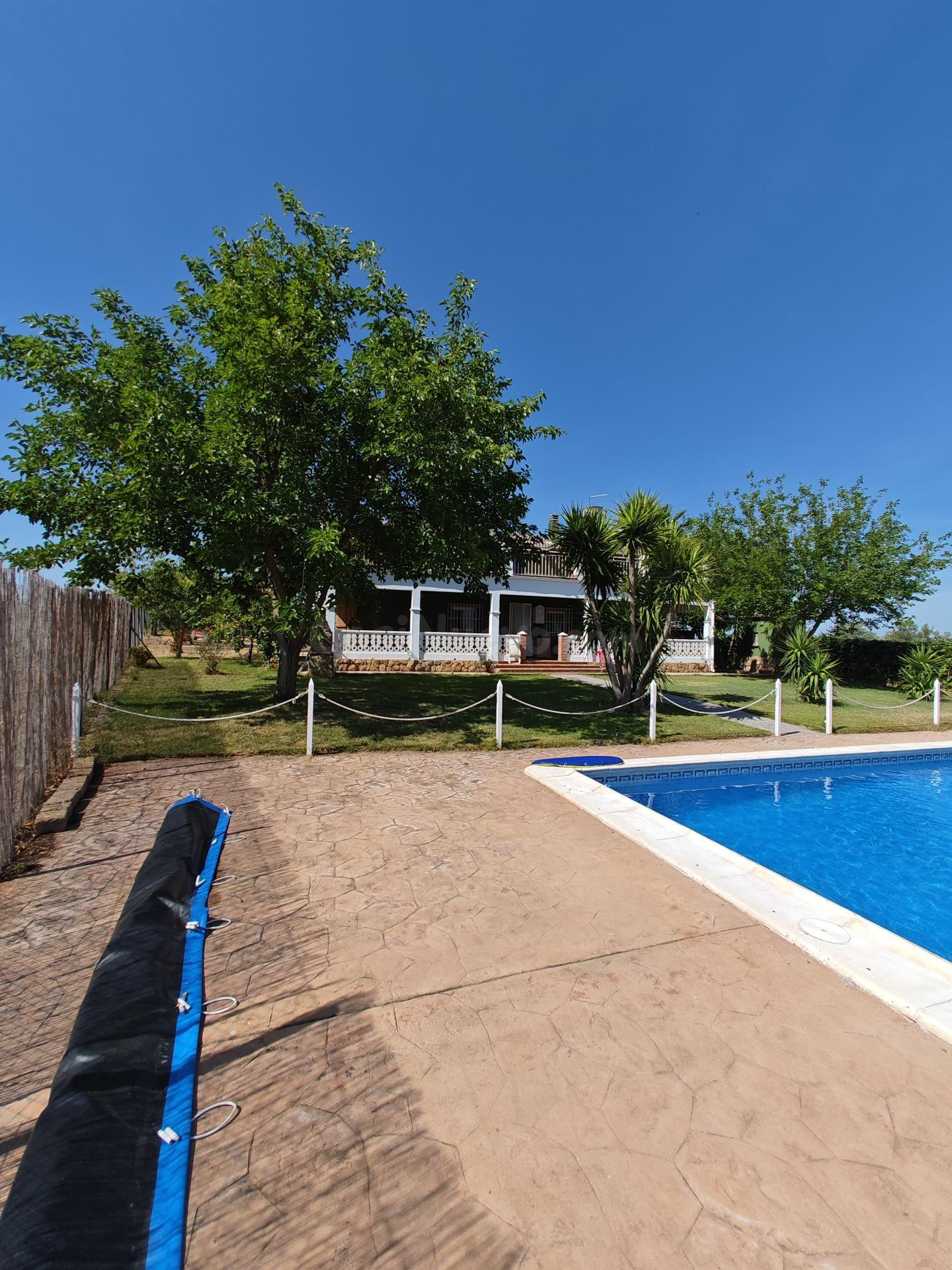 TU PROPIO OASIS PRIVADO CON PISCINA Y UN CHALET ESPECTACULAR - foto 3