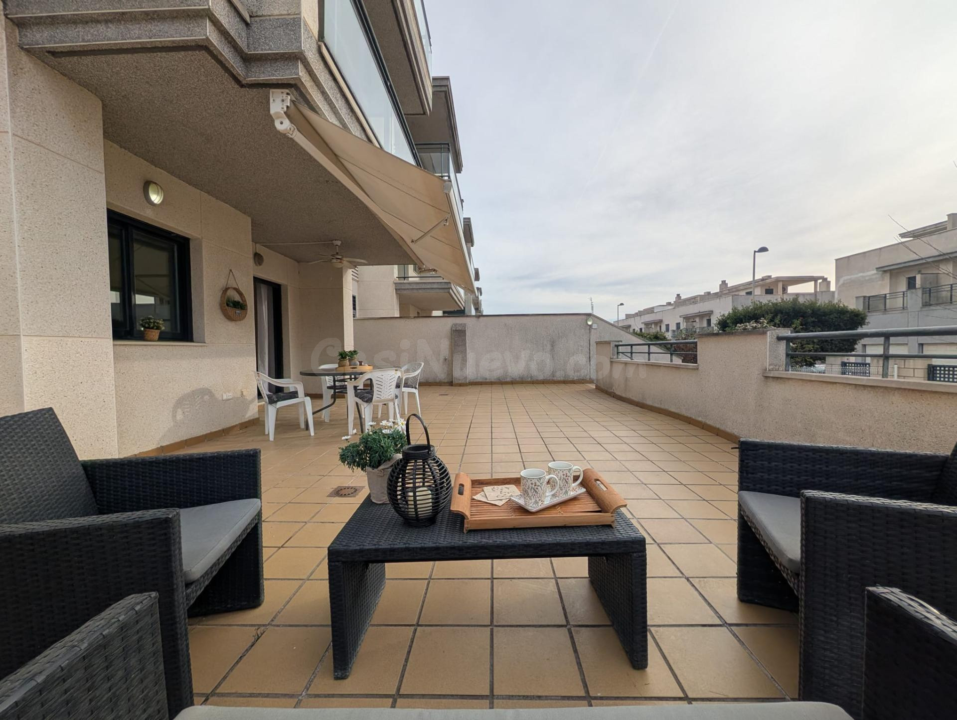 MAGNÍFICO BAJO ESQUINERO CON GRAN JARDÍN Y TERRAZA EN LA URBANIZACIÓN VALLE GOLF!