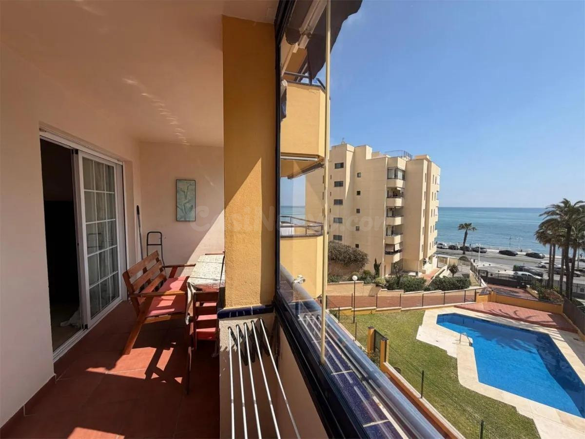Apartamento en primera línea de playa en Benalmádena Costa – Málaga