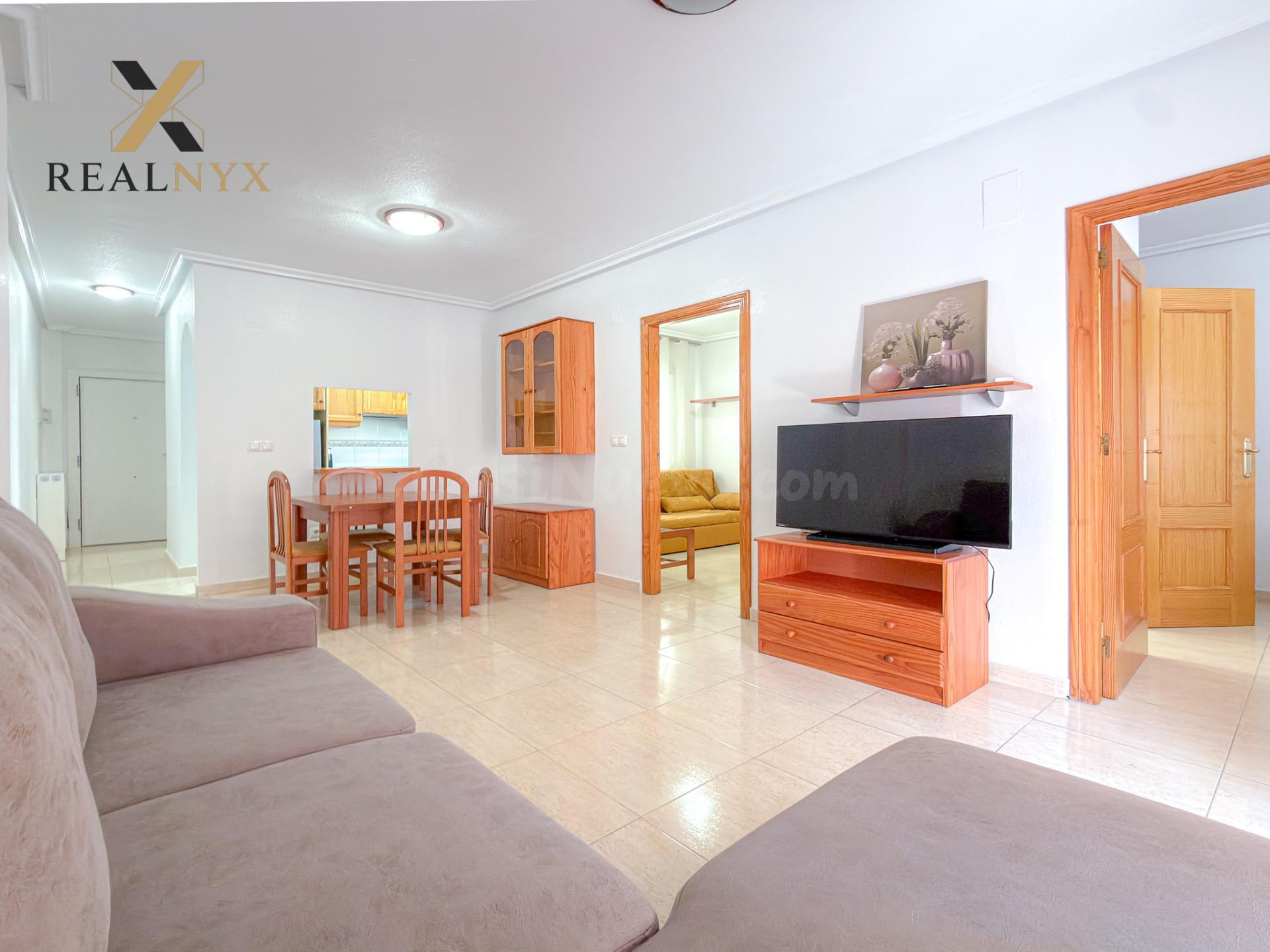 Oportunidad! Apartamento con 2 dormitorios + 2 baños + Piscina comunitaria, en el corazón de Torrevieja