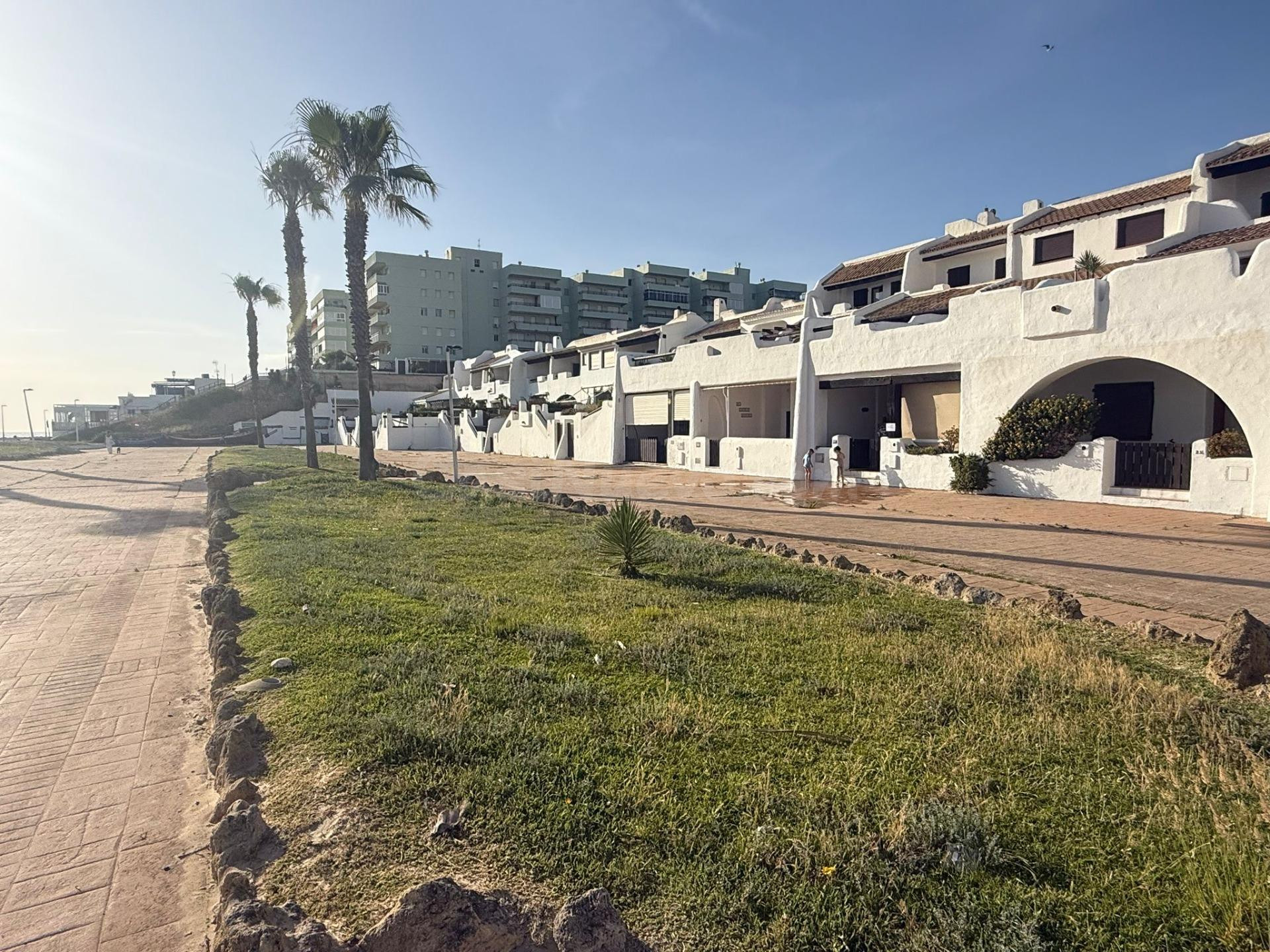 Fantástica casa en primera línea de playa en la Urbanización Kabila de Matalascañas - Almonte, Huelva