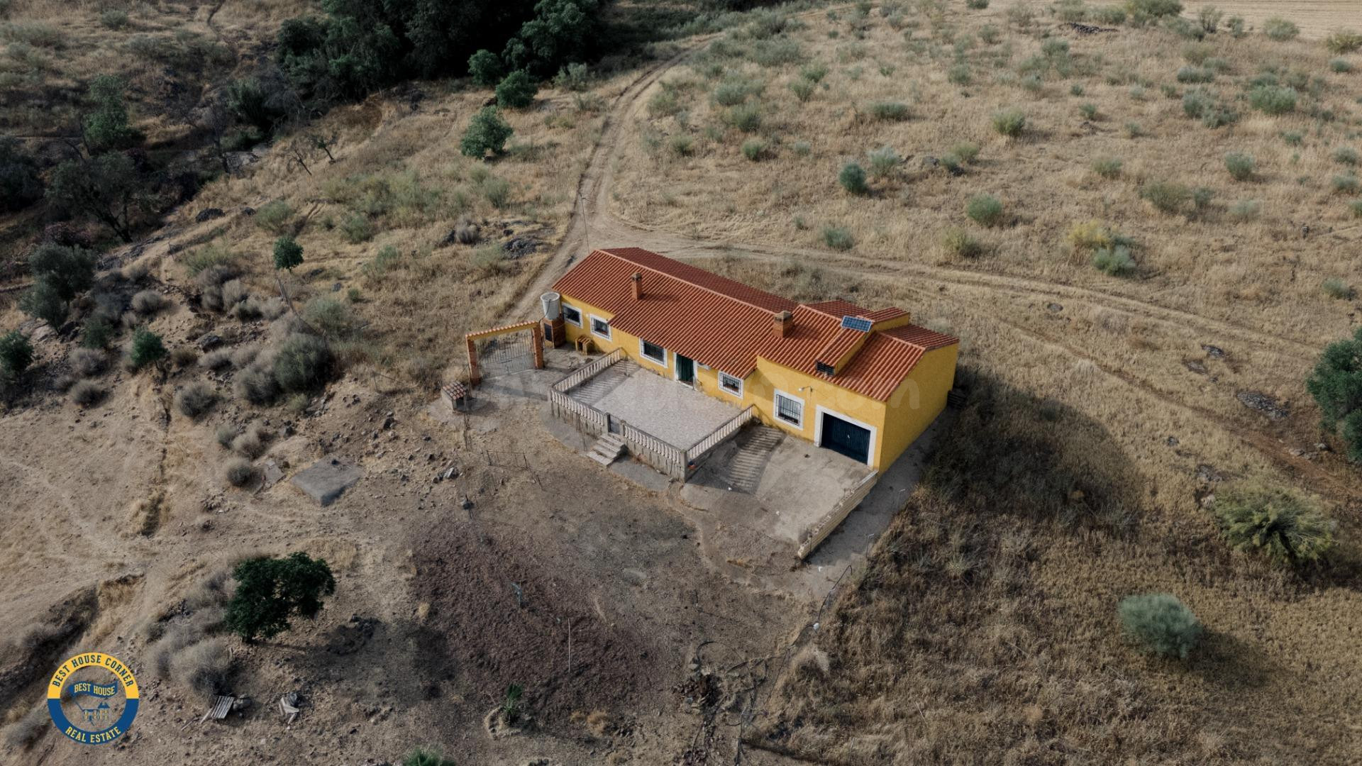 Finca con vivienda, manantial propio y vistas al Río Matache