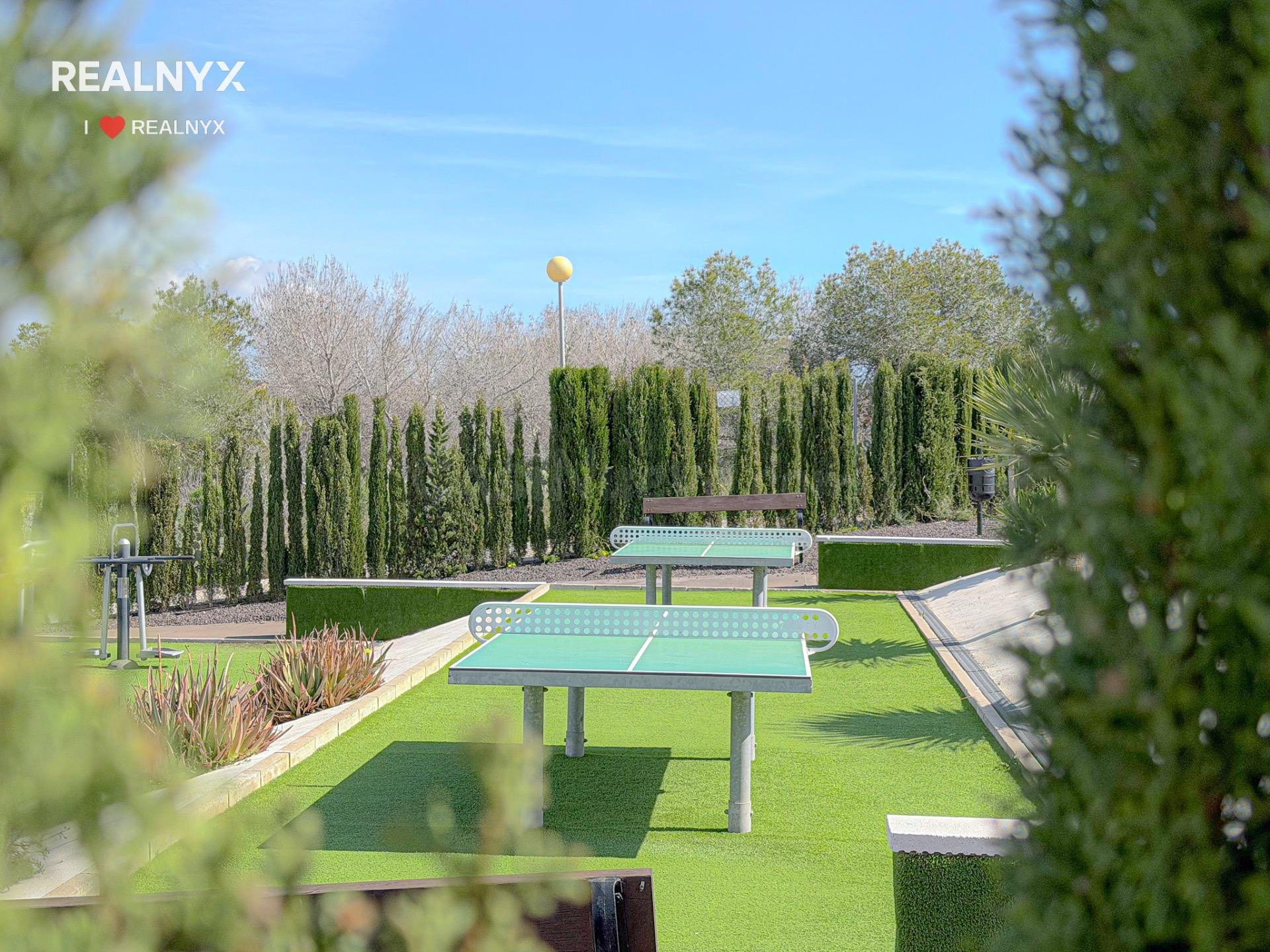 Dream Hills! Encantador Bungalow listo para entrar a vivir en urbanización exclusiva con preciosas zonas verdes y piscina comunitaria