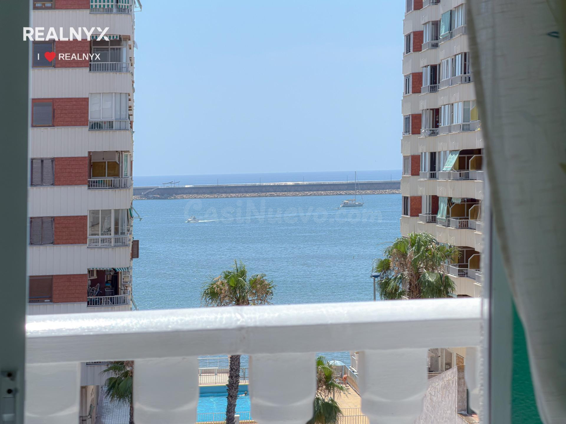 Oportunidad! Fantastico apartamento completamente exterior + 2 terrazas y vistas frontales al mar , solo 130 metros de la playa