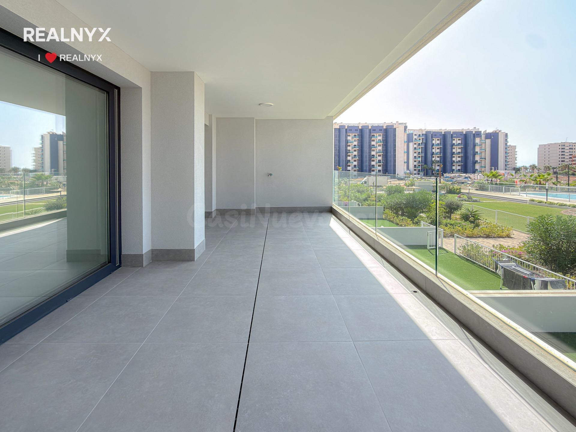 Punta Prima! Increíble apartamento nuevo a estrenar con gigantesca terraza y excelentes vistas panorámicas, en urbanización exclusiva con 3 piscinas (350 mts playa)