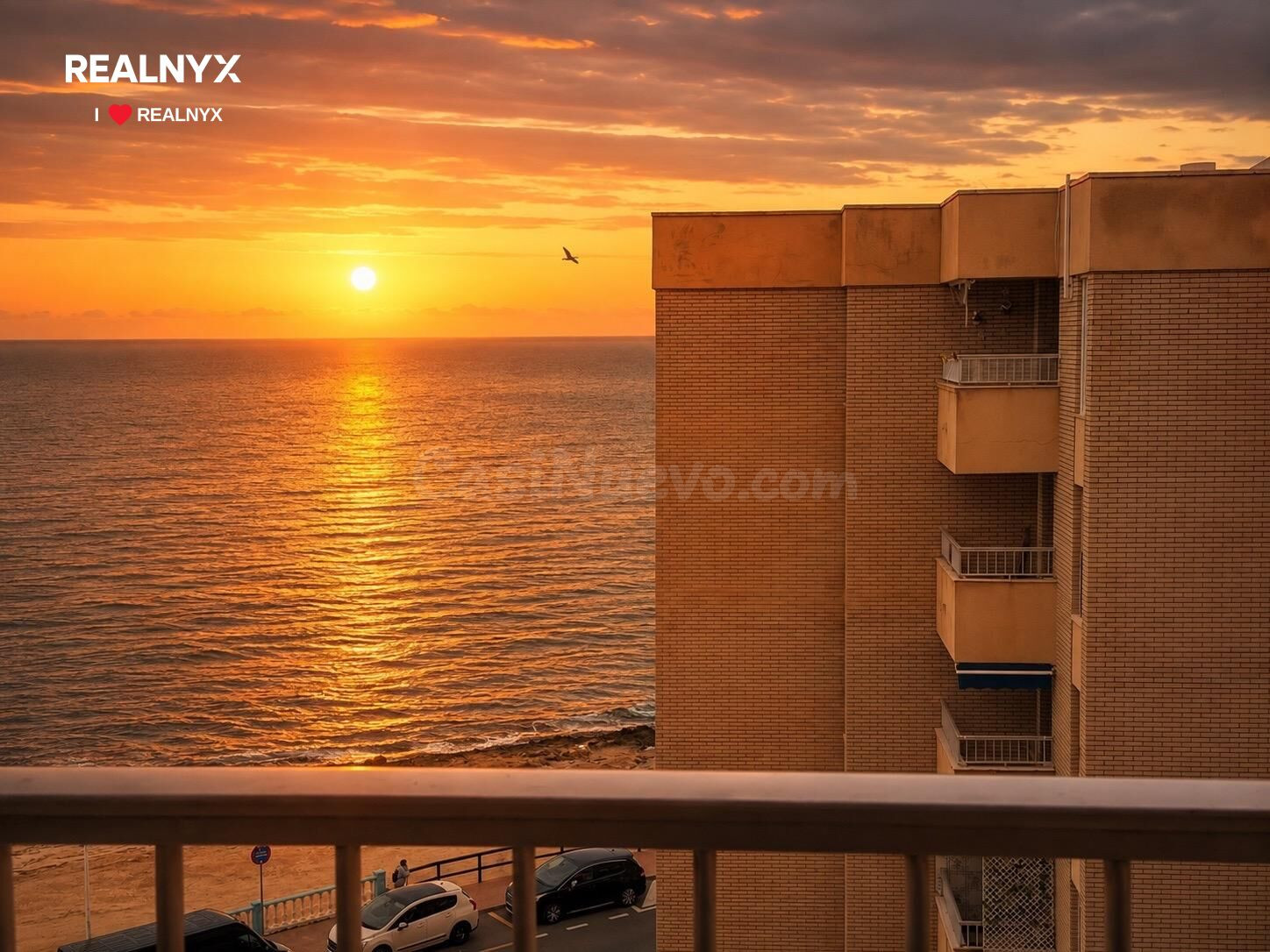 Primerísima línea de playa de los Locos! Impresionante Apartamento reformado con amplia terraza y vistas frontales al mar