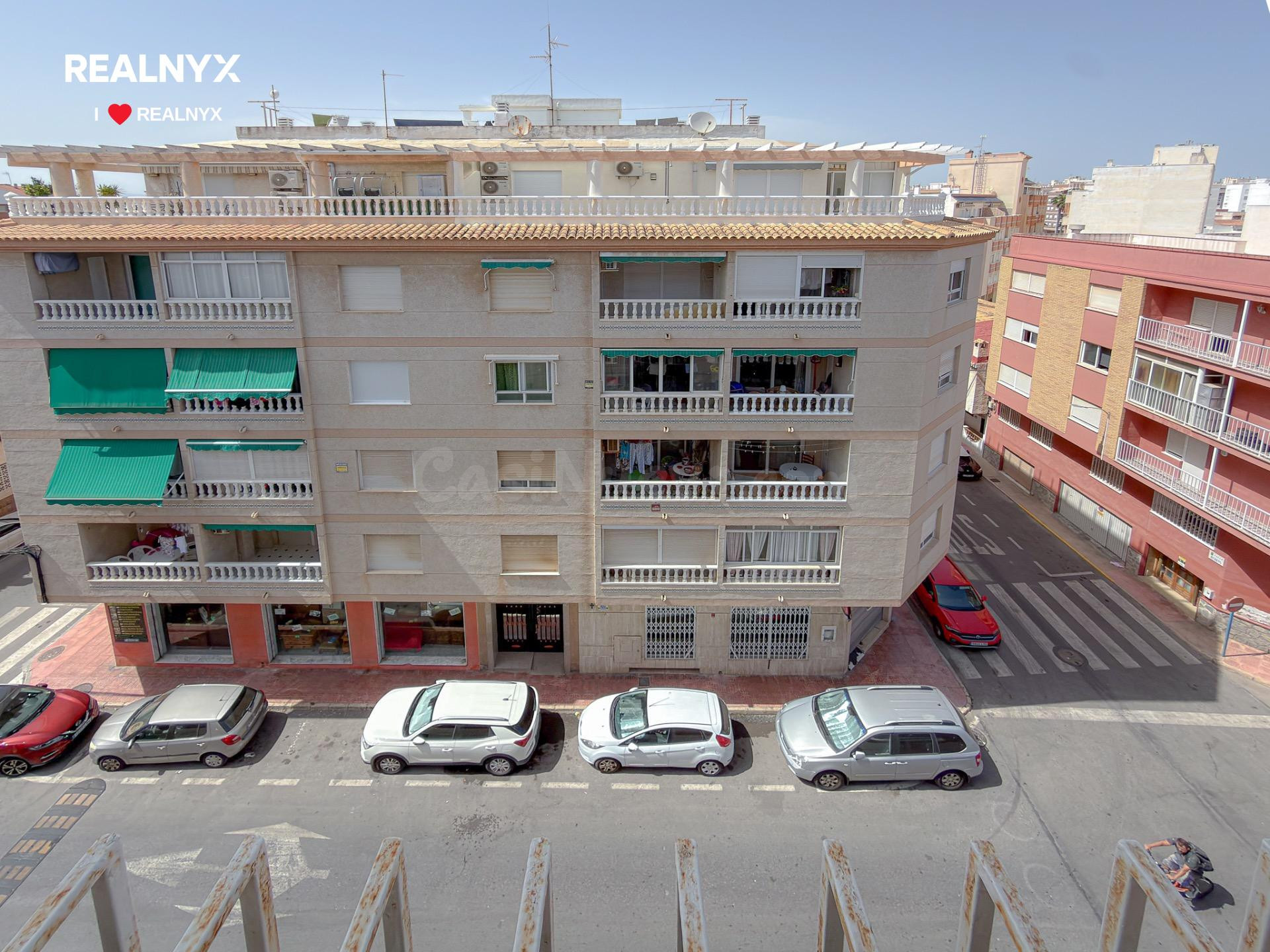Oportunidad! Impresionante ático en esquina, todo exterior + terraza con excelentes vistas, a solo 170 mts de la playa