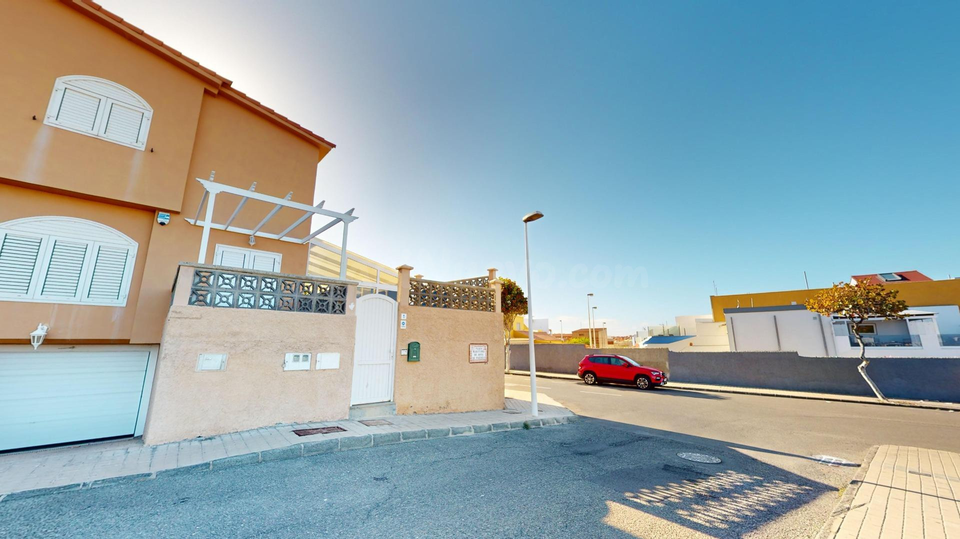 Exclusiva vivienda unifamiliar en esquina, situada en la cod