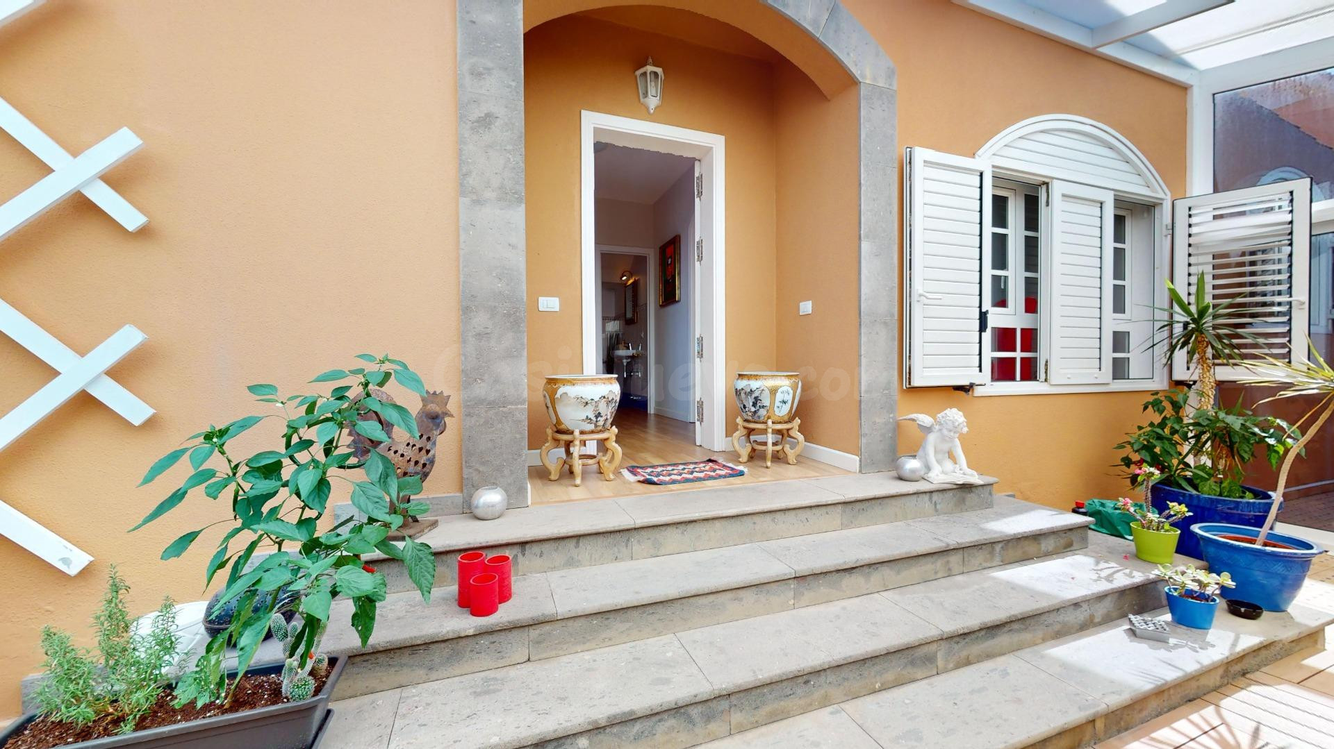 Exclusiva vivienda unifamiliar en esquina, situada en la cod - foto 2
