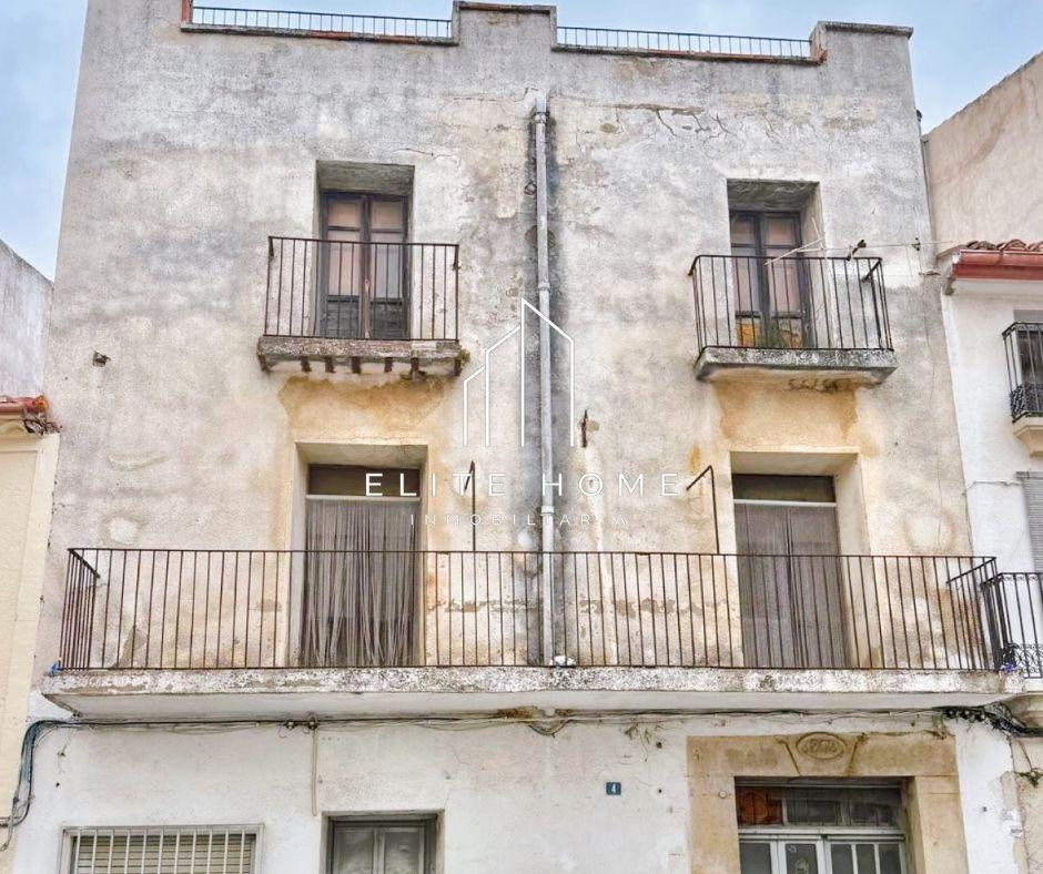 FÁNTASTICA CASA SEÑORIAL DE MÁS DE 640 M2 PARA REFORMAR EN PLENO CORAZÓN DEL PUEBLO CON ACCESO A DOS CALLES