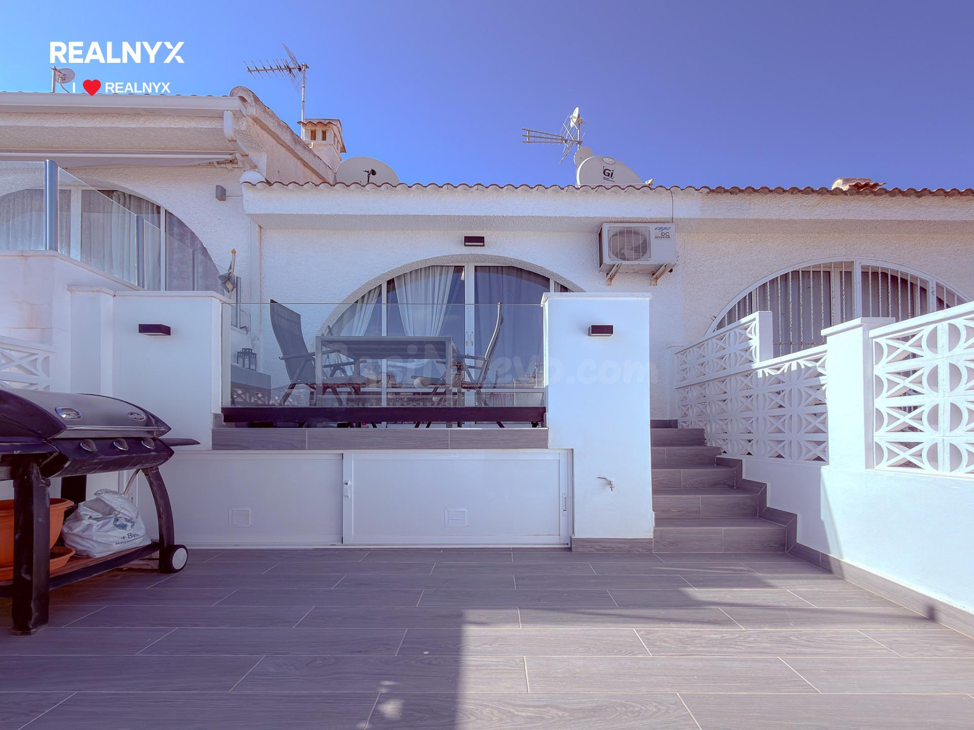 Ciudad Quesada! Fantástico bungalow reformado con encanto en urbanización privada con piscina comunitaria y zonas ajardinadas