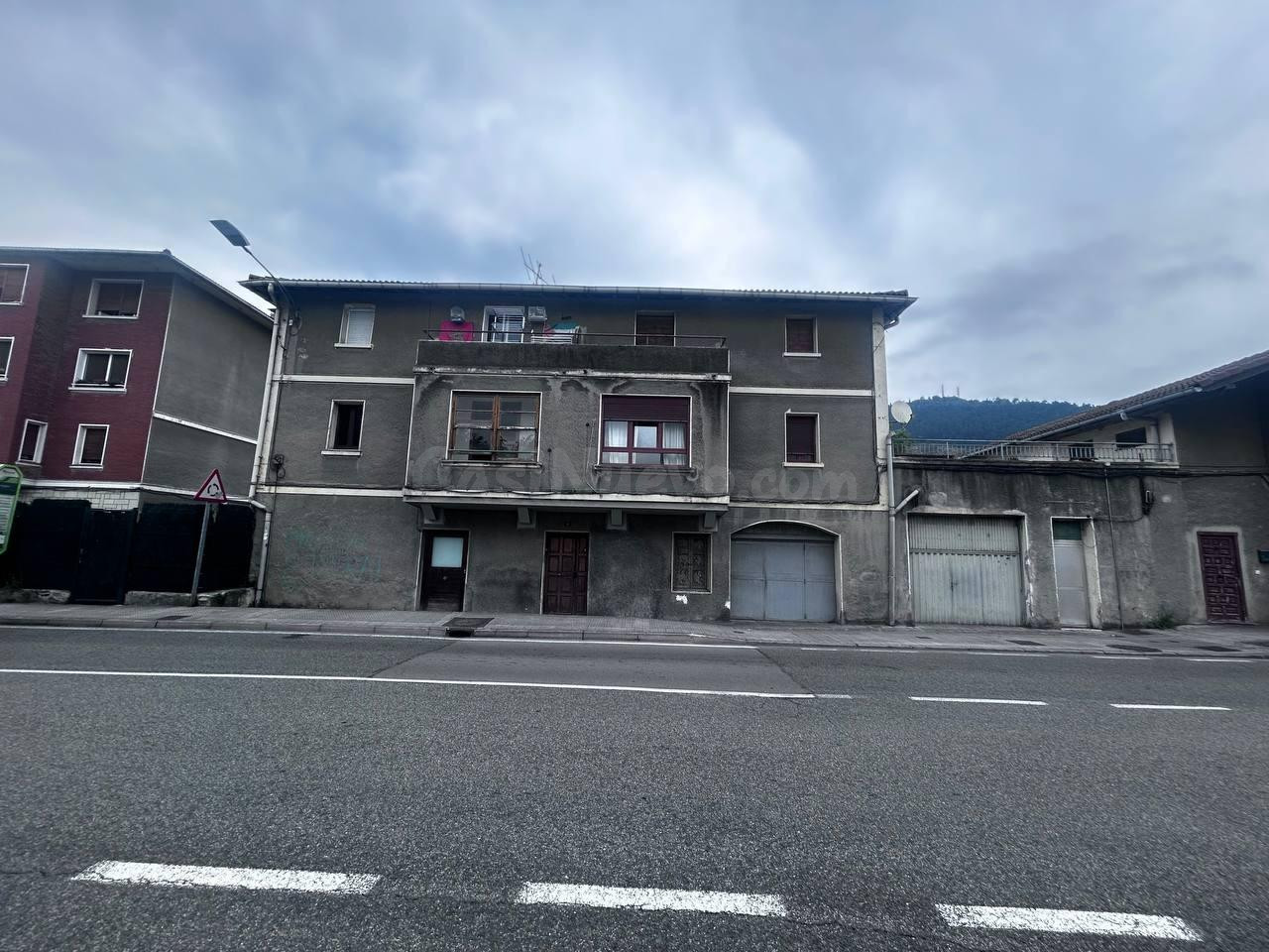 Vivienda independiente con jardín, situada en pleno centro d - foto 2