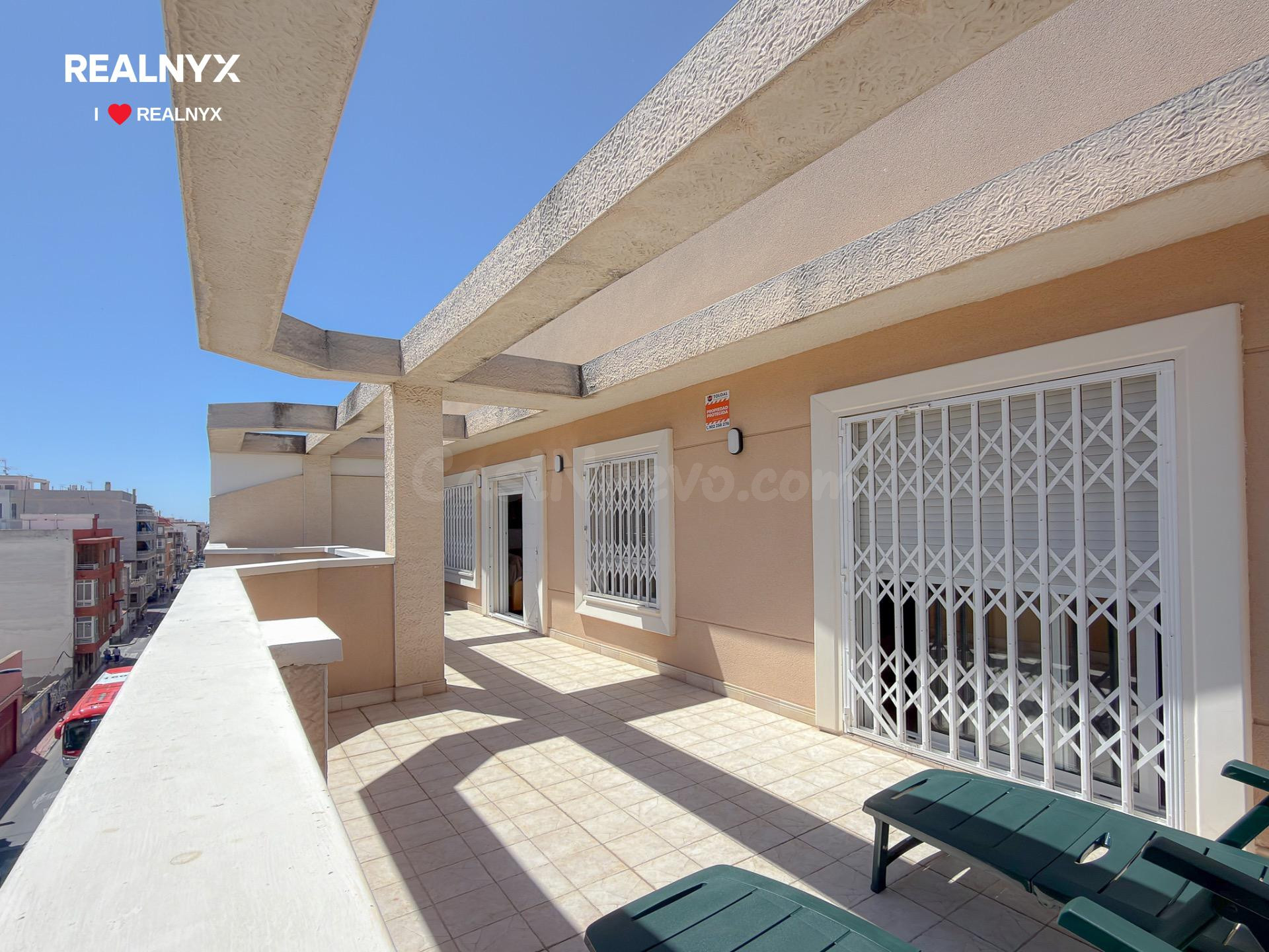 Impresionante Ático con 4 dormitorios, gigantesca terraza y excelentes vistas panorámicas + Garaje + Trastero (650 mts playa)