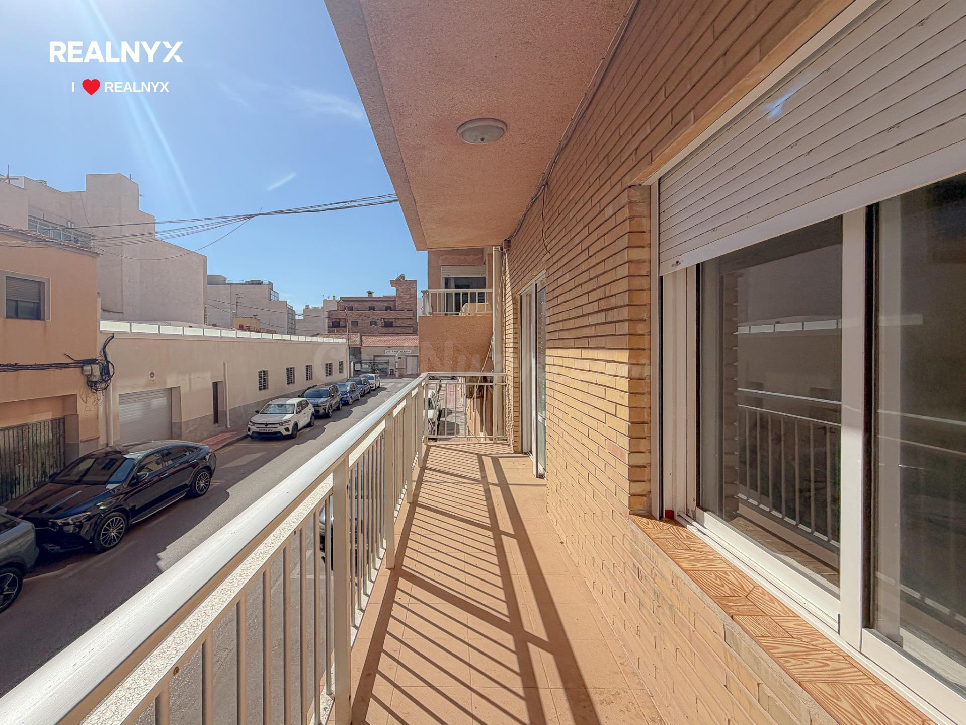 La Mata! Amplio apartamento con 4 dormitorios y amplia terraza con vistas laterales al mar