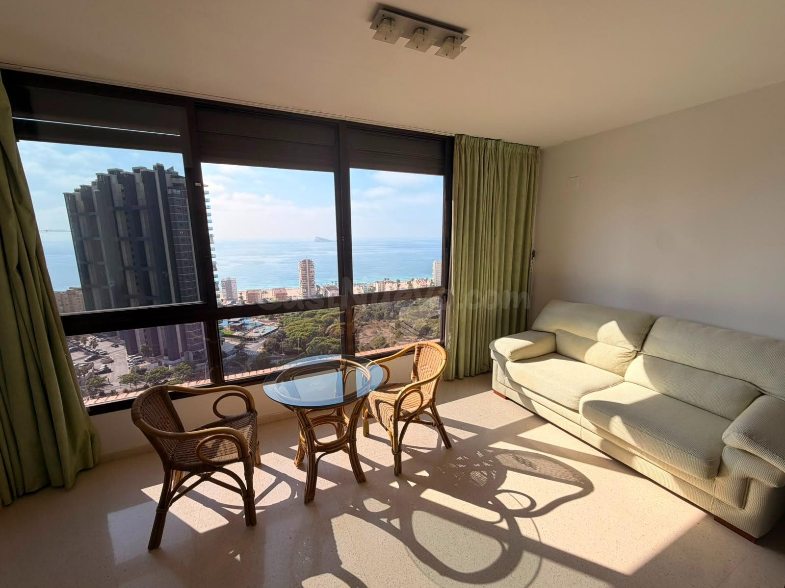 Piso con  vistas panorámicas a toda la bahía de Benidorm - urbanización Coblanca