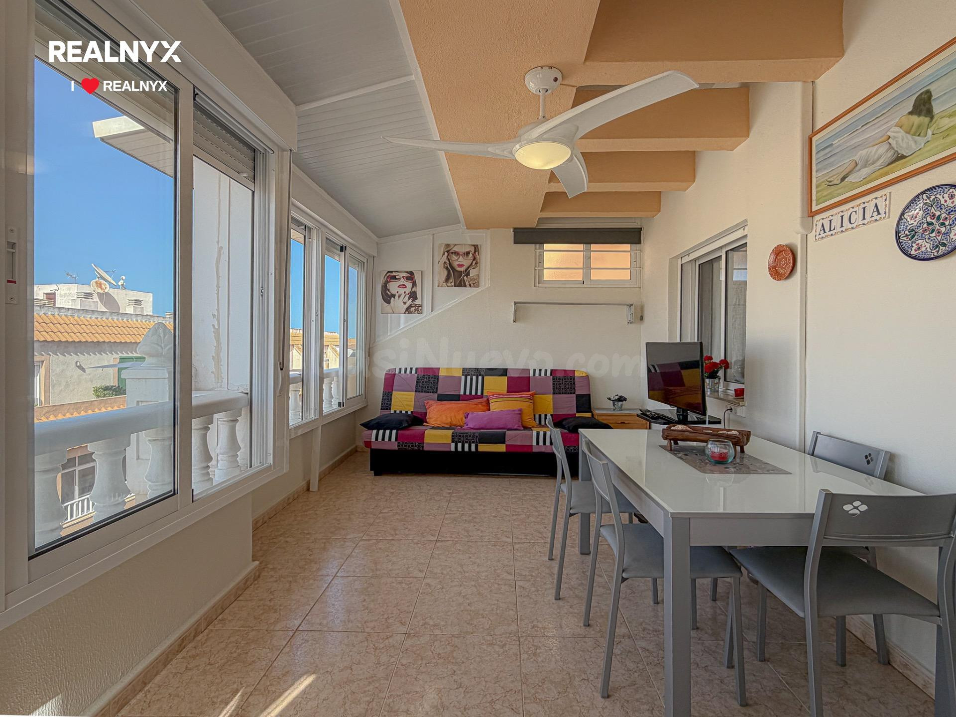 Espectacular ático con gigantesca terraza y bellísimas vistas panorámicas + Piscina comunitaria